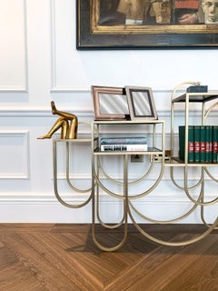 Contemporary Design Bücherregal 'Apollo' aus gebürstetem Messing von Lara Bohinc