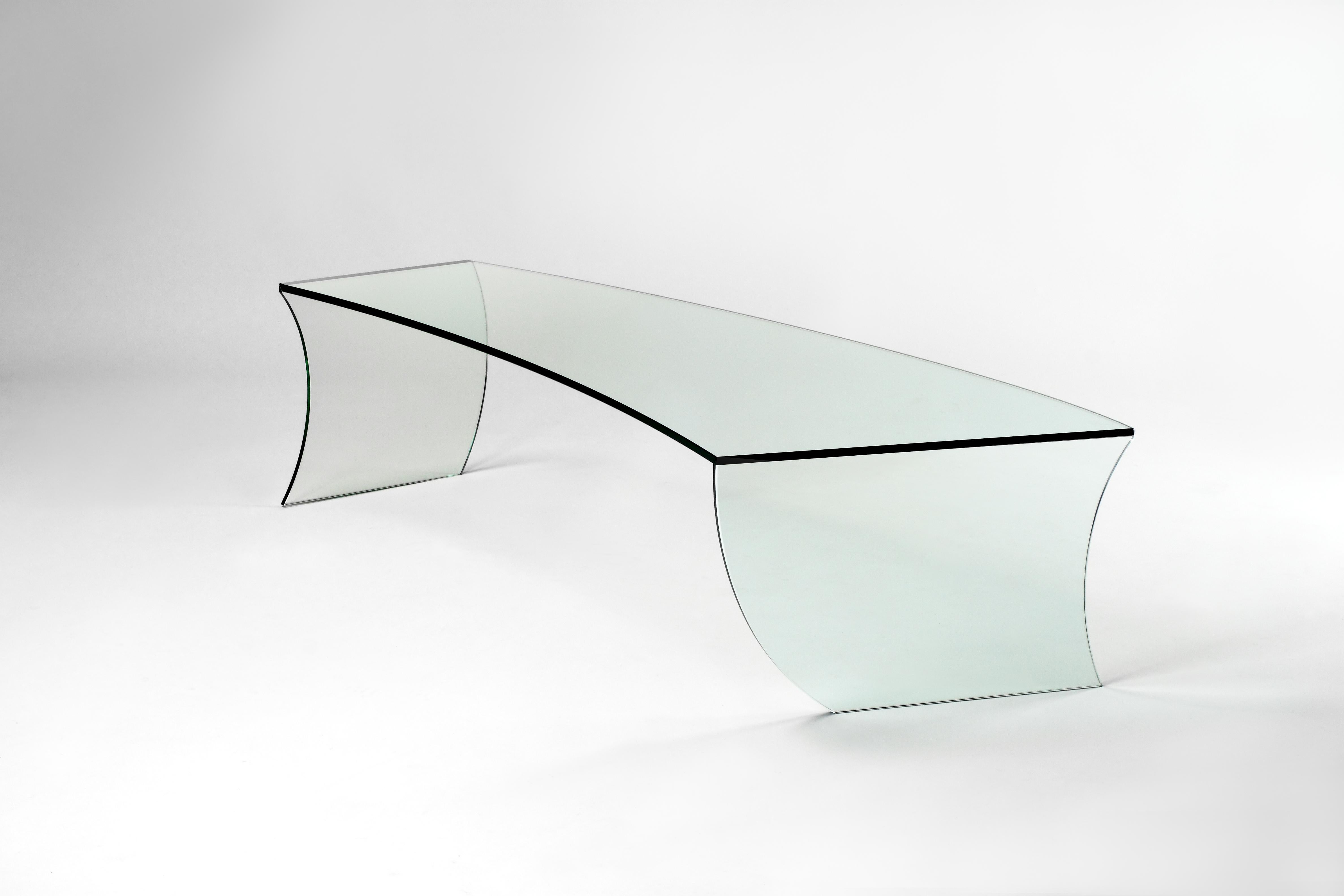 Moderne Table basse centrale de cocktail en verre de forme incurvée, design de collection Italie en vente