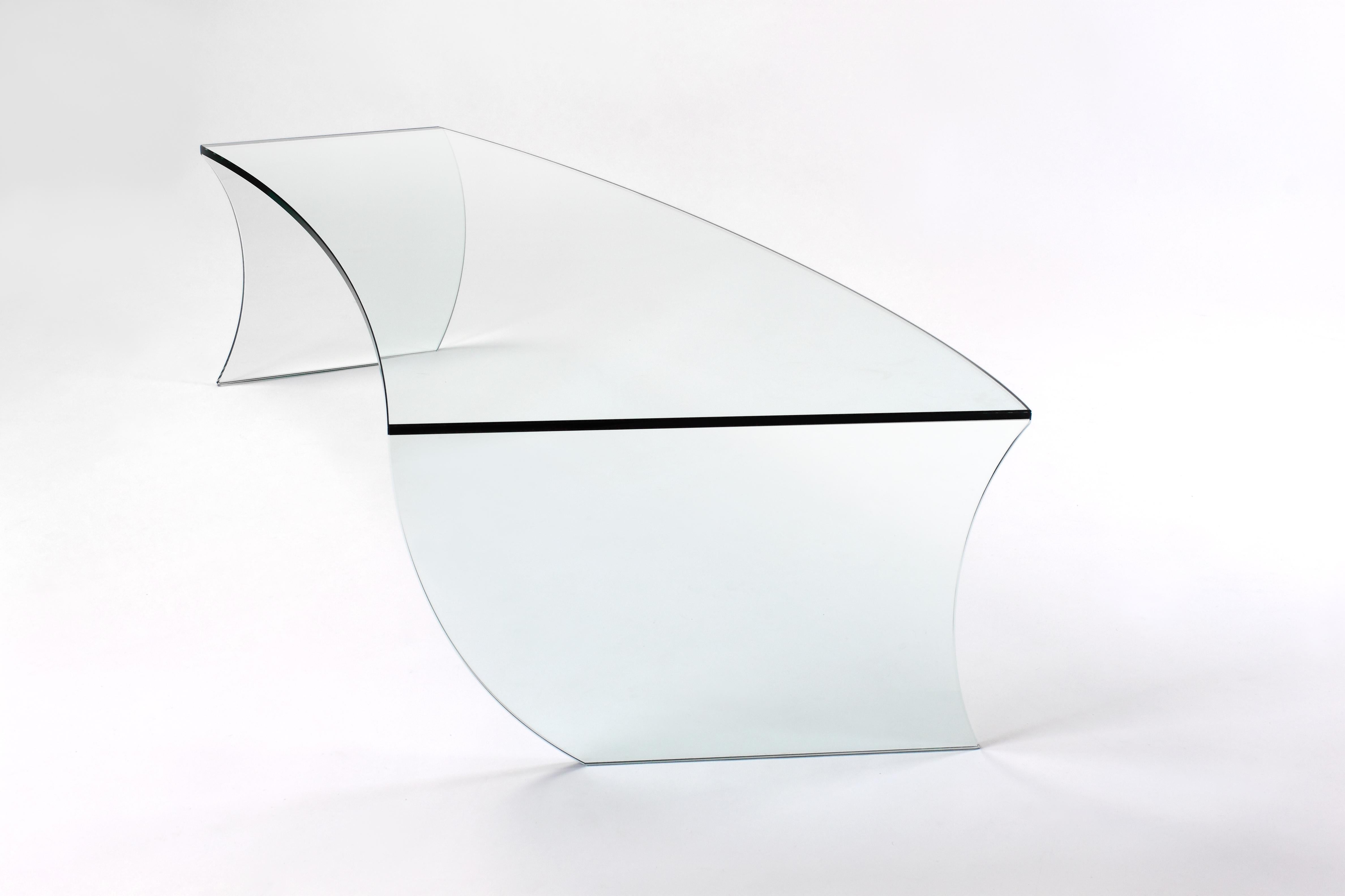 Fait main Table basse centrale de cocktail en verre de forme incurvée, design de collection Italie en vente
