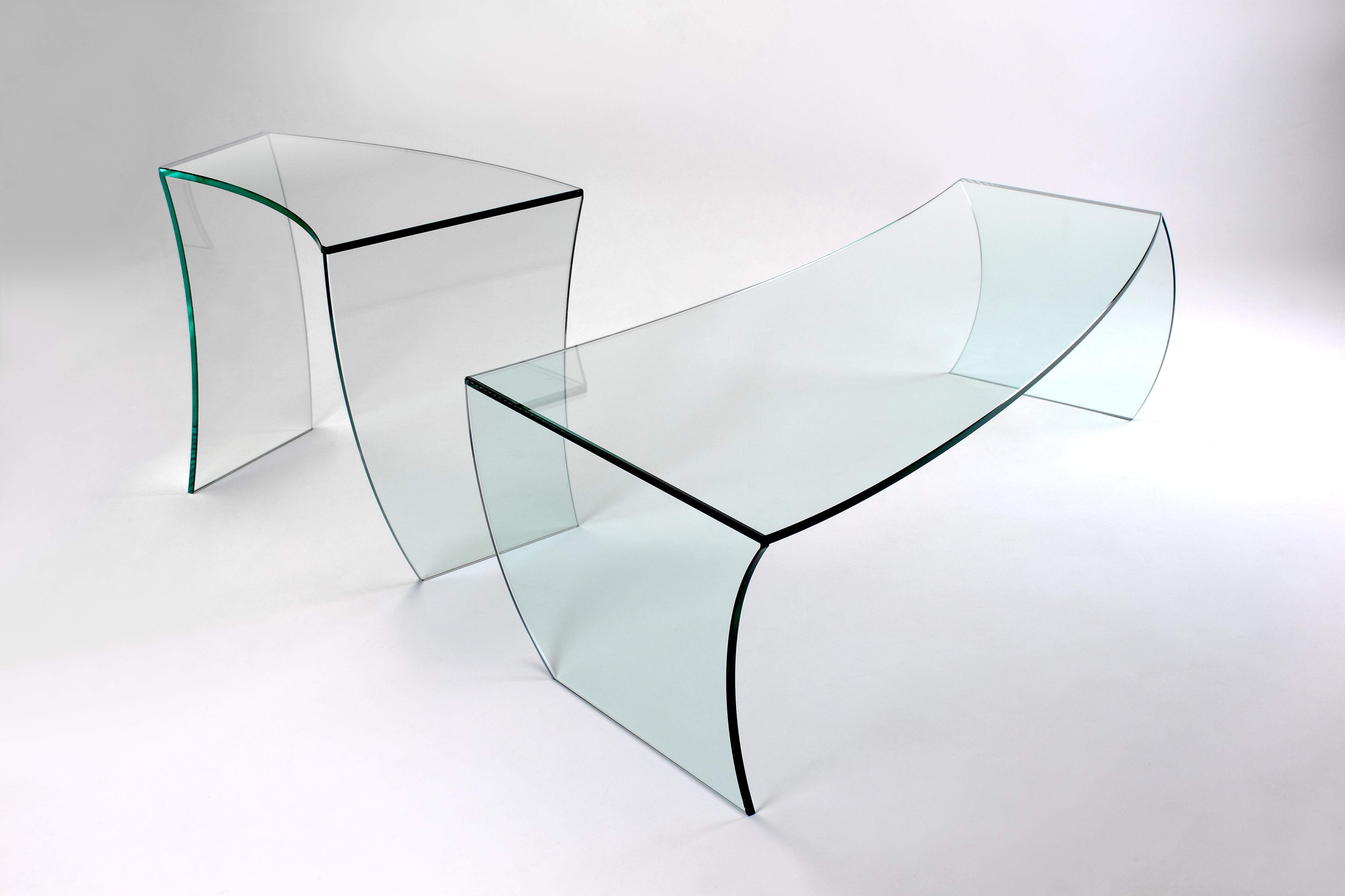 XXIe siècle et contemporain Table basse centrale de cocktail en verre de forme incurvée, design de collection Italie en vente