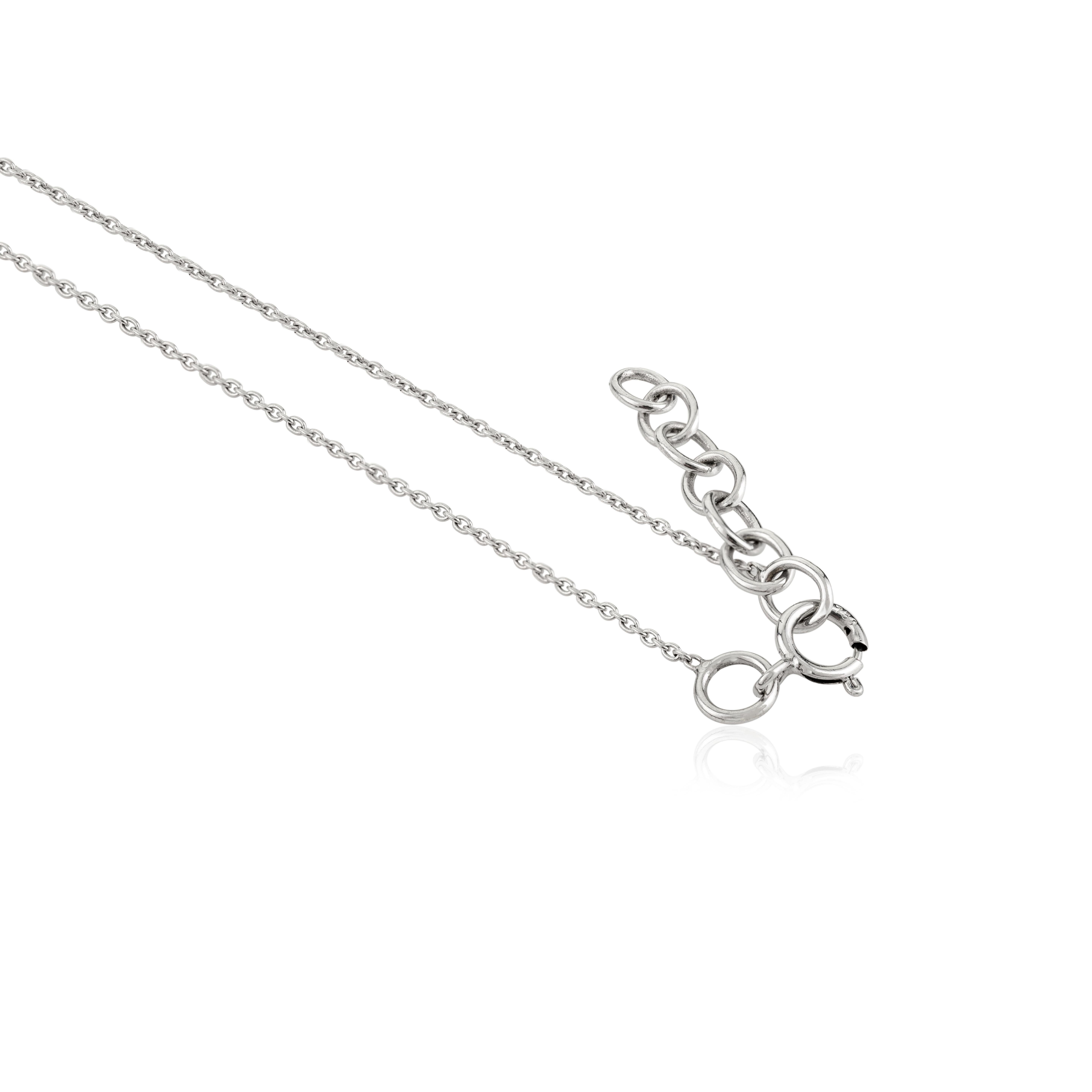 Collana con ciondolo con smeraldo e diamante dal design contemporaneo in oro bianco 18 carati in vendita 1