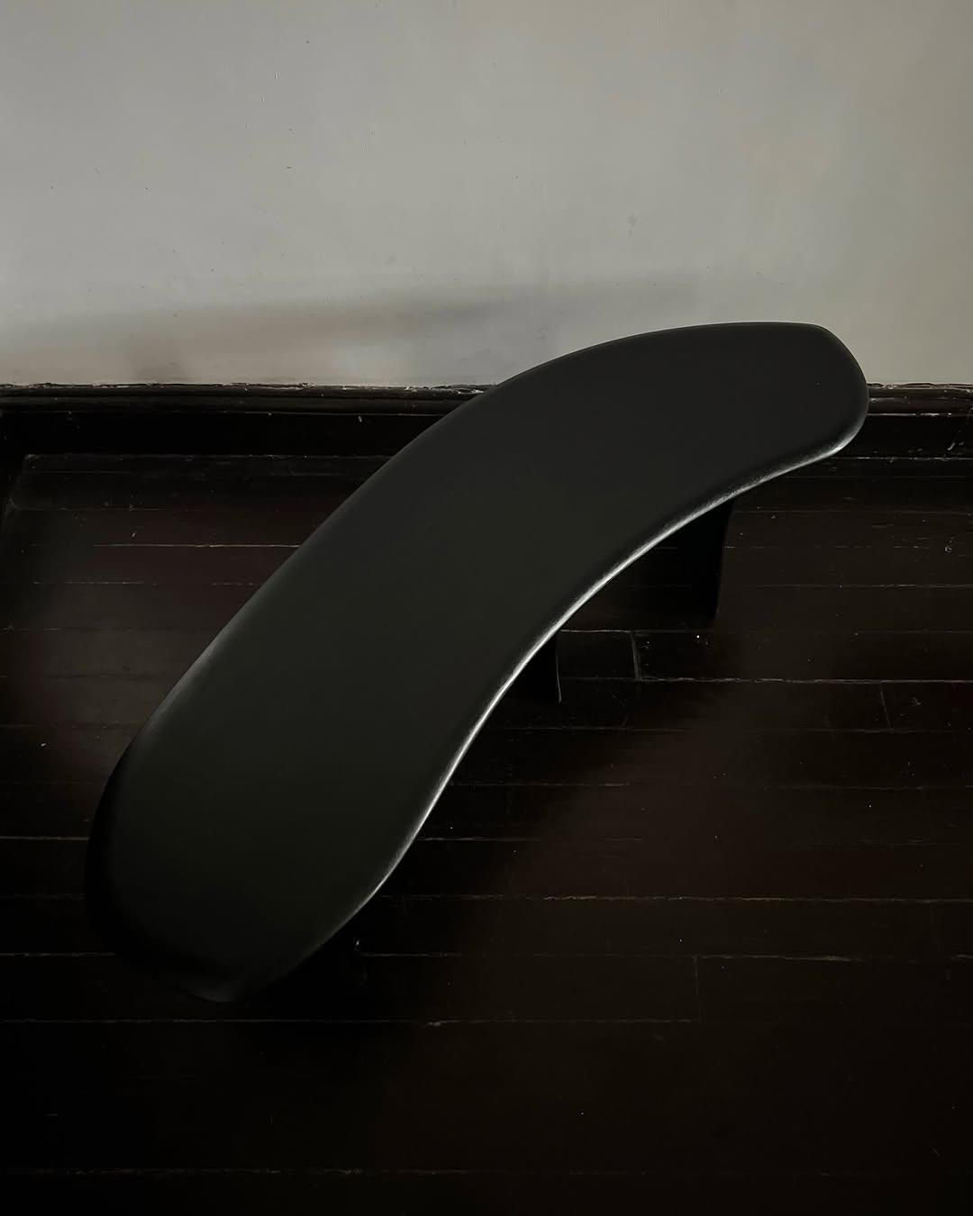 Banco de madera de fresno negro lacado de diseño contemporáneo by kar en venta 3