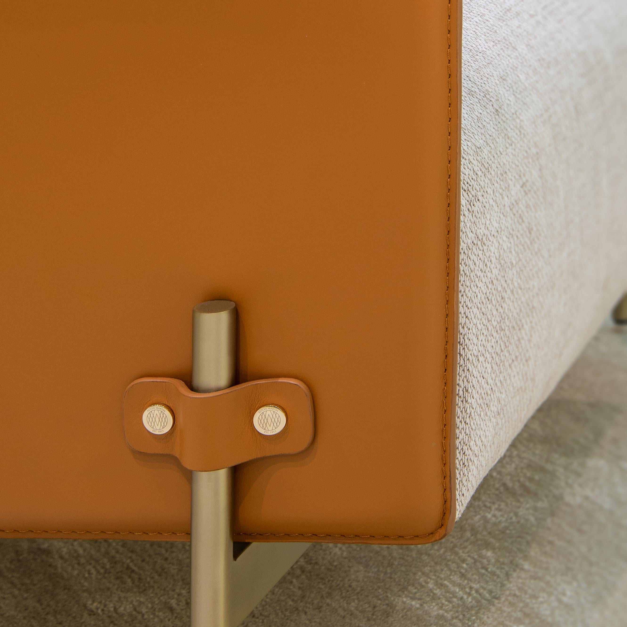 Contemporary Design, Iconic Sessel in Naturleder V215 (Italienisch) im Angebot