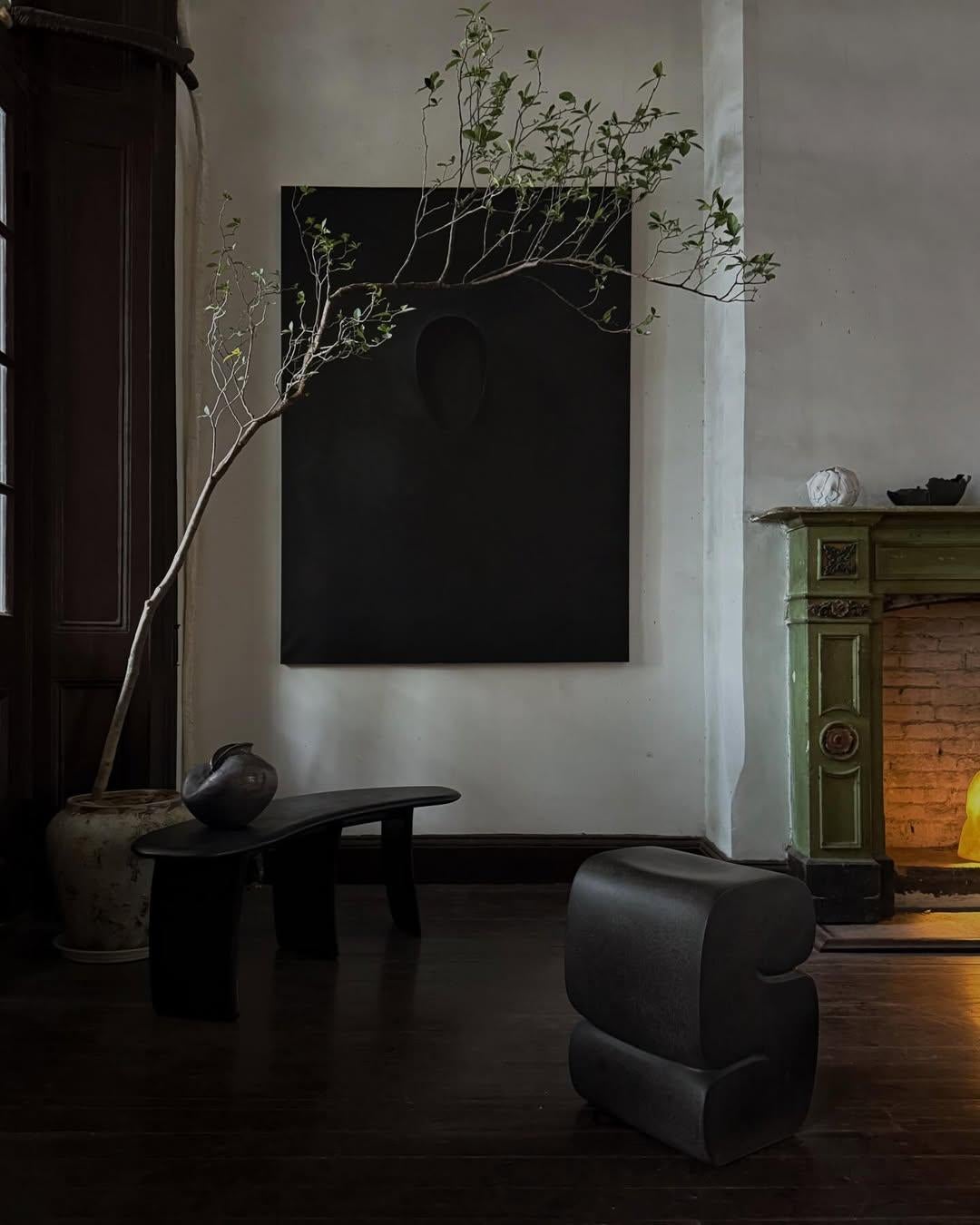 Sgabello in fibra di vetro nero dal design contemporaneo con forma di lettera S, unico nel suo genere, di kar in vendita 4