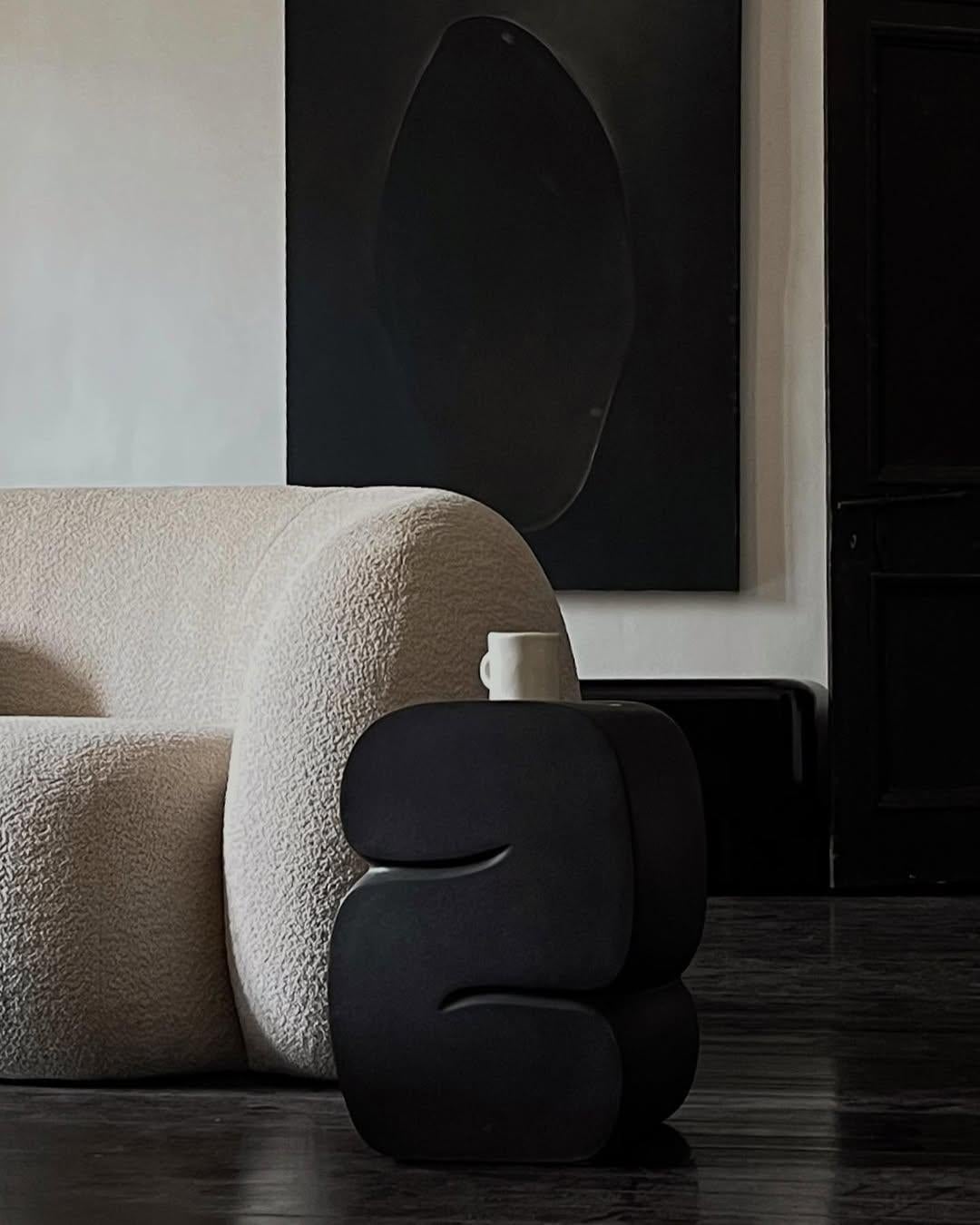 Sgabello in fibra di vetro nero dal design contemporaneo con forma di lettera S, unico nel suo genere, di kar in vendita 7