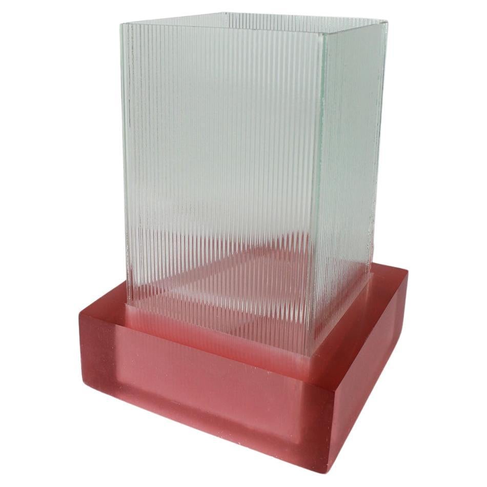 Vase au design Contemporary en résine de verre Handcraft de couleur pourpre en vente