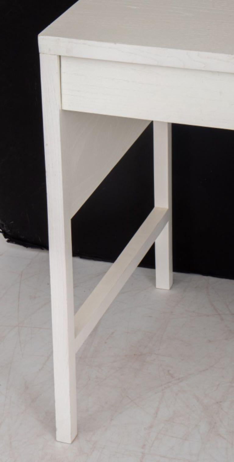 Contemporary Design White Desk with 3 Drawers In Good Condition In New York, NY