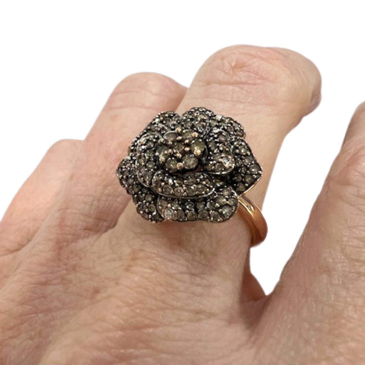 Anello dal design contemporaneo con diamanti da 0,80 ct in oro 18k e argento 925 in vendita 5
