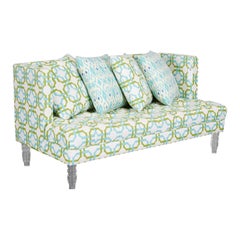 Contemporary Designer Acrylic Leg Settee mit Button Tufted Seat und Tight Back