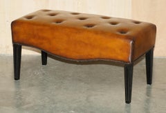 TABOURET DE PIANO DE STYLE CHESTERFIELD EN CUIR MARRON TEINT À LA MAIN PAR UN CRÉATEUR CONTEMPORAIN