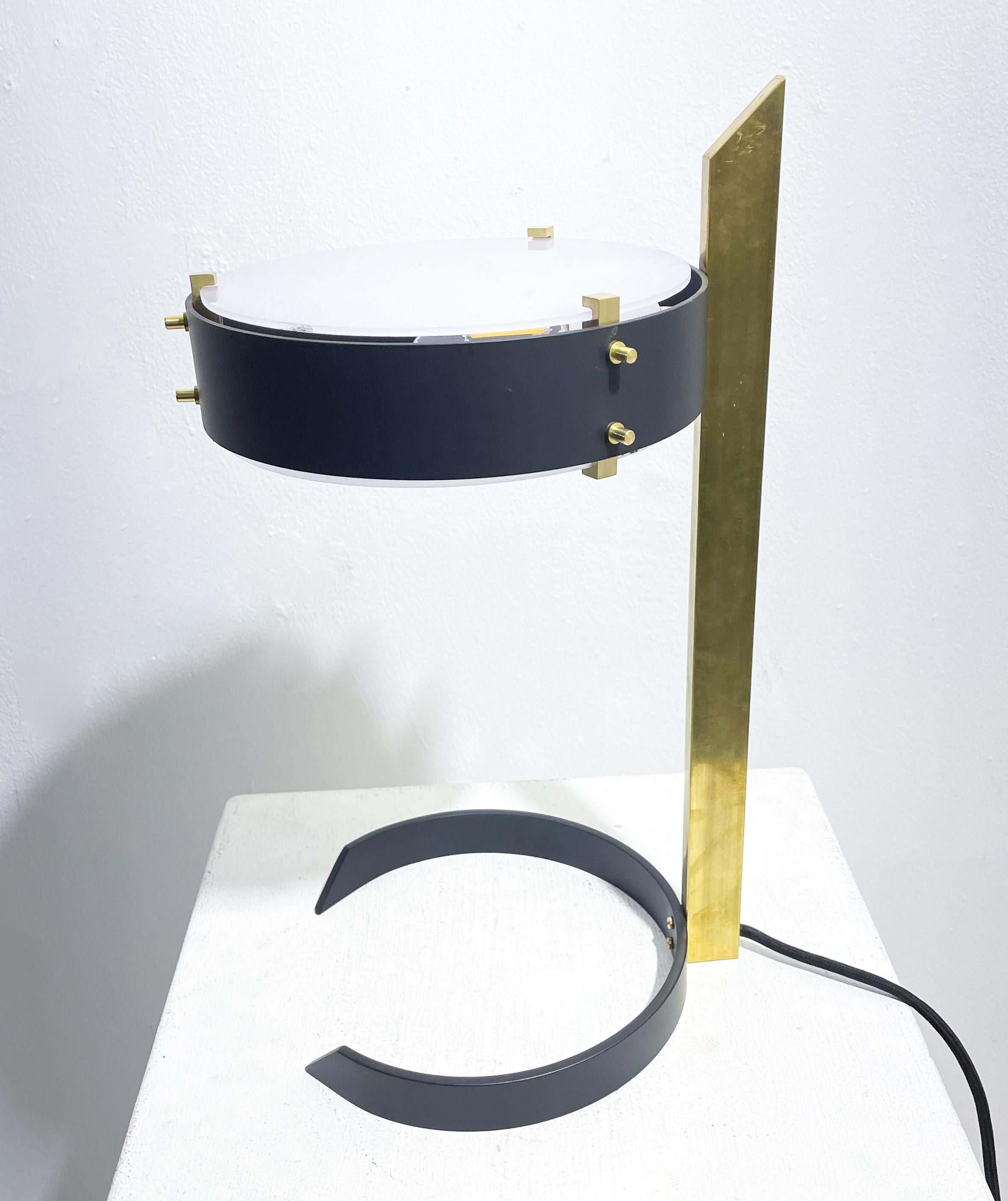 Contemporary Desk Lamp, Brass and Metal, Italy In Good Condition For Sale In Brussels, BE