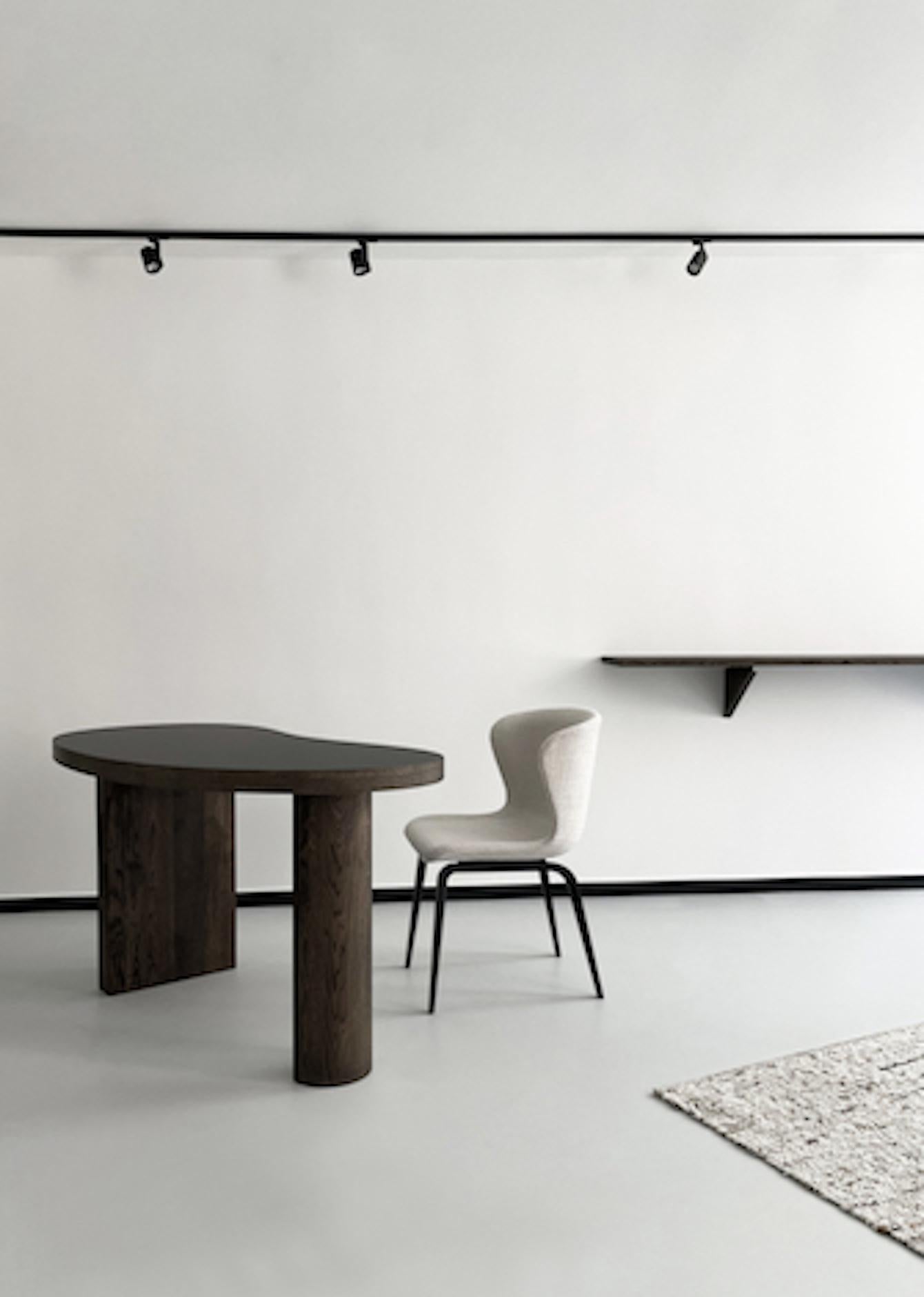 Contemporary Desk Table 'Ms Bean', Eiche geräuchert, schwarze Tischplatte im Angebot 2