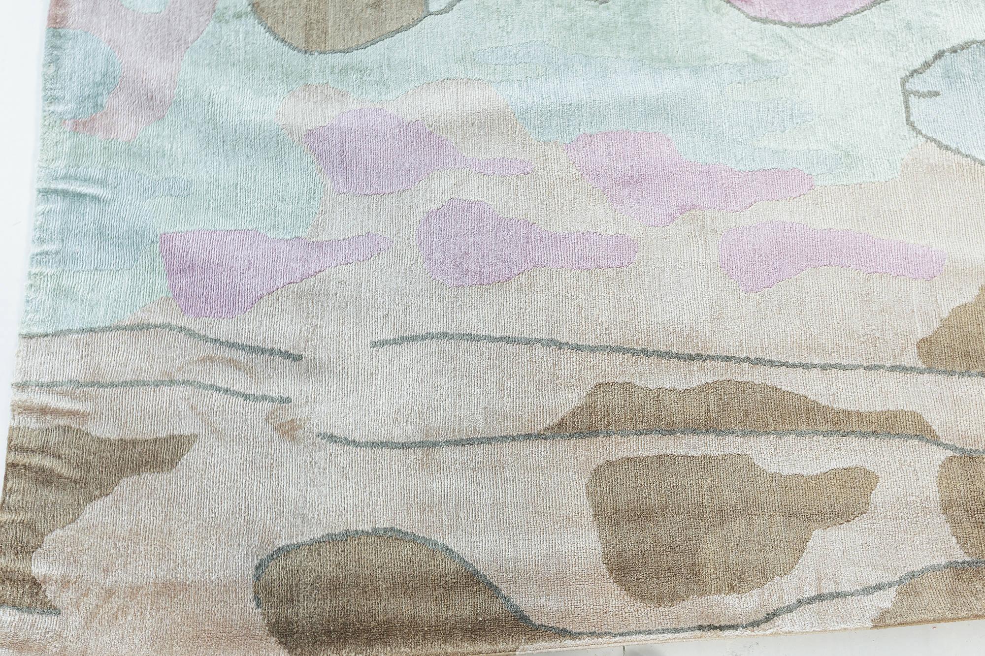 Tapis contemporain en soie Dhalia fait main par Doris Leslie Blau
Taille : 383 × 439 cm (12'7