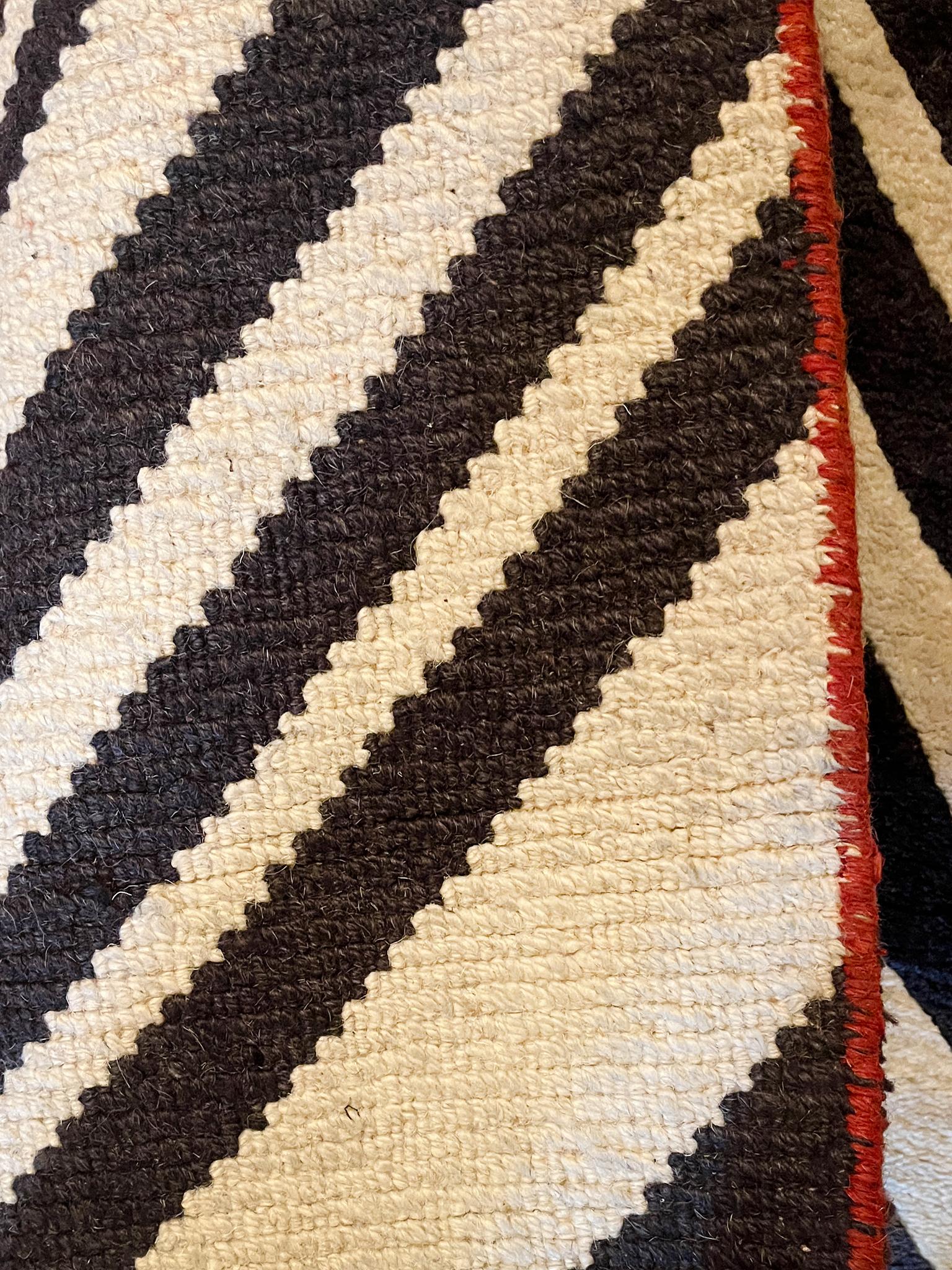 Tapis de course contemporain en laine à rayures diagonales  3' x 9' 10