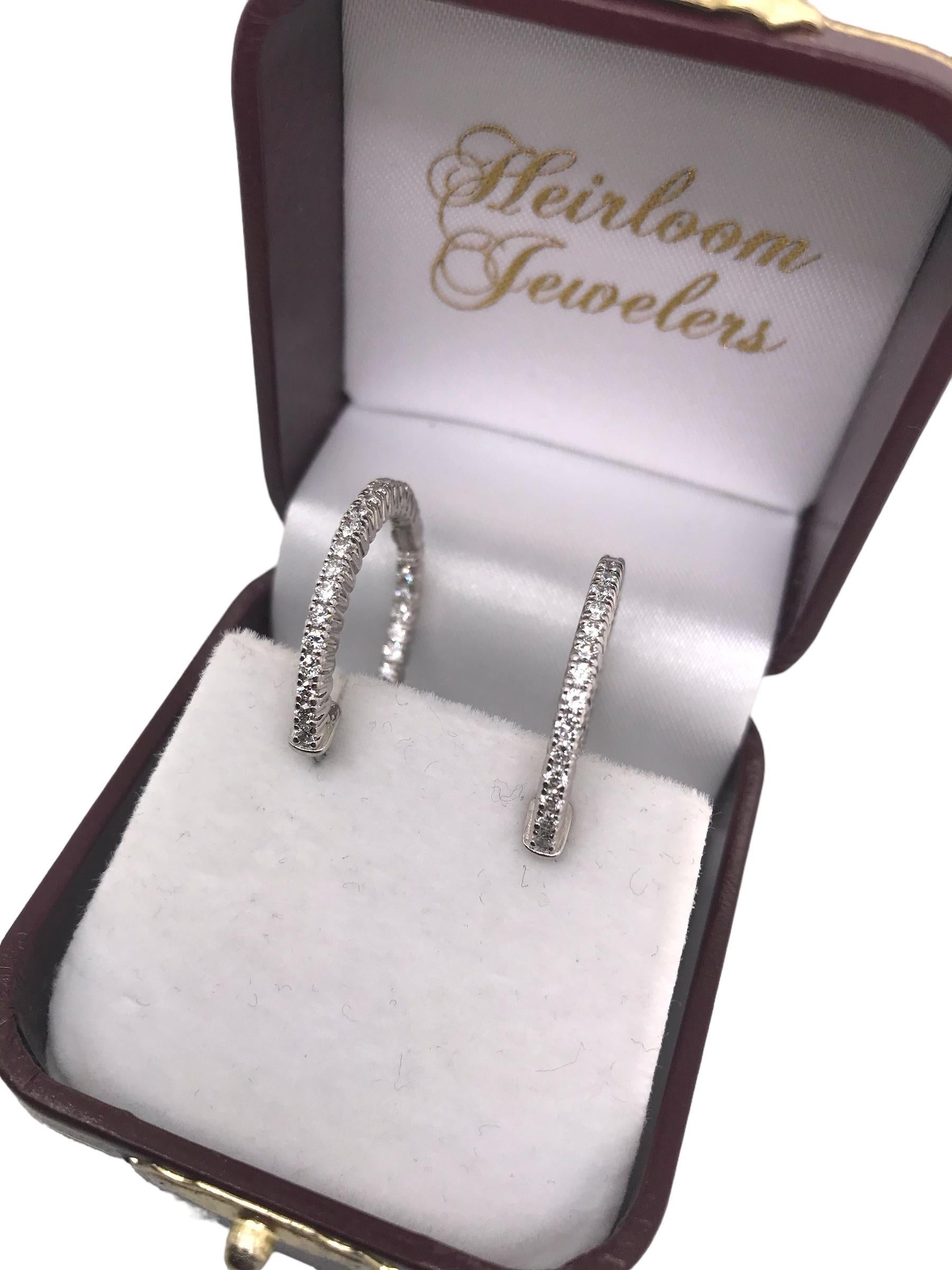 Contemporary Diamond 1.0Ctw Hoop Earrings 14K Weißgold Damen im Angebot