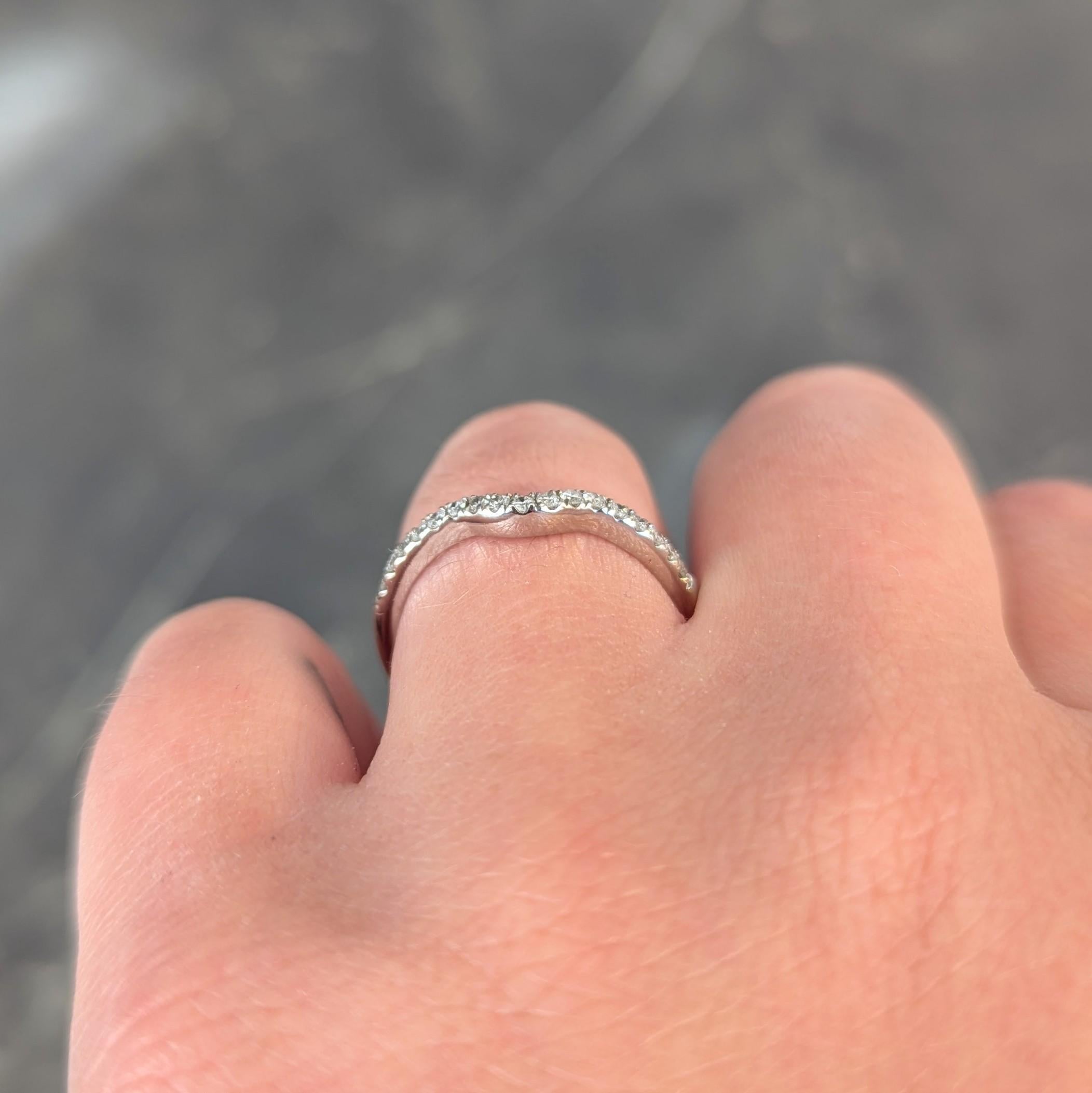 Contemporary Diamond 14 Karat Weißgold Contour Ehering im Angebot 7