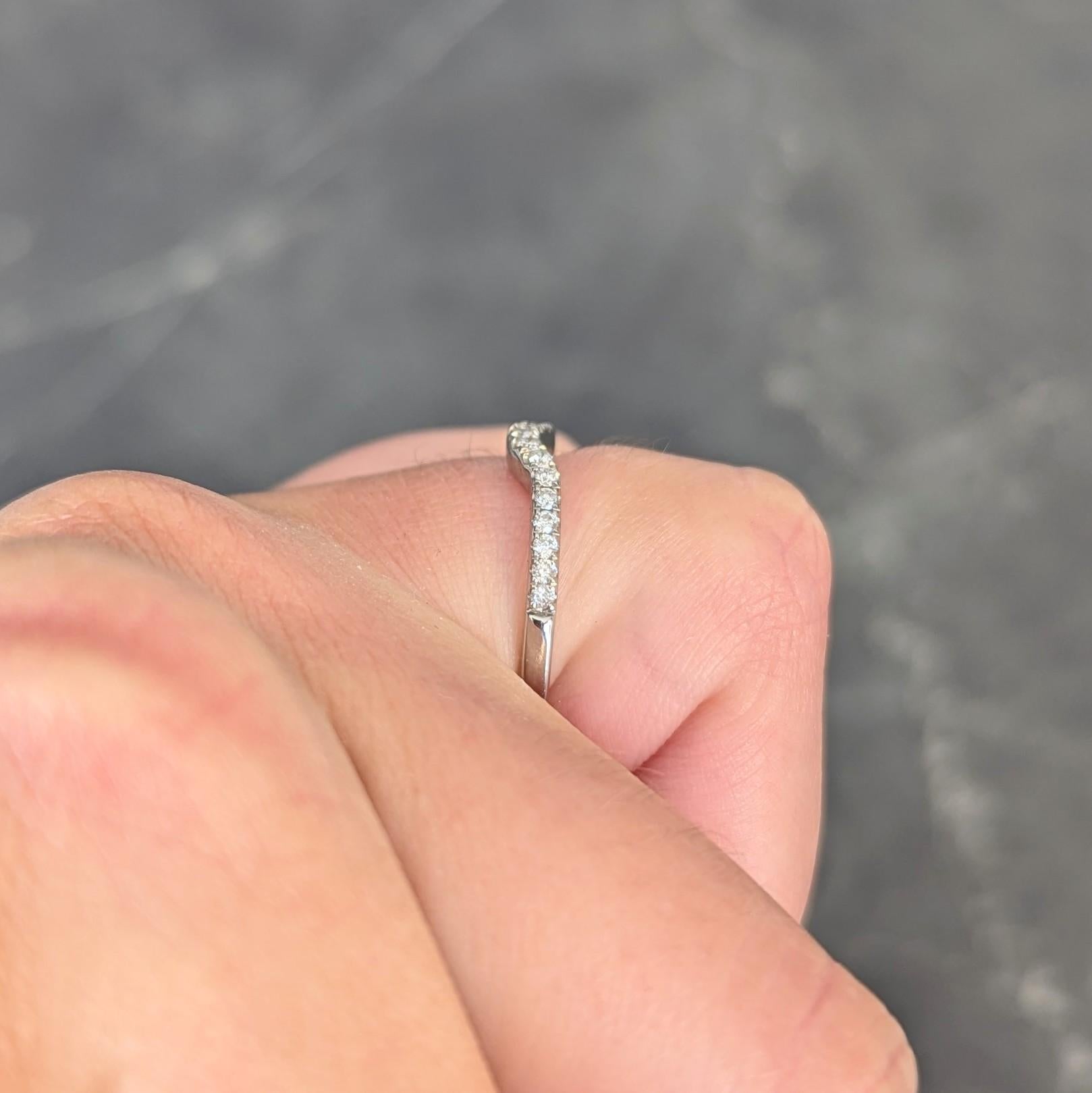 Contemporary Diamond 14 Karat Weißgold Contour Ehering im Angebot 8