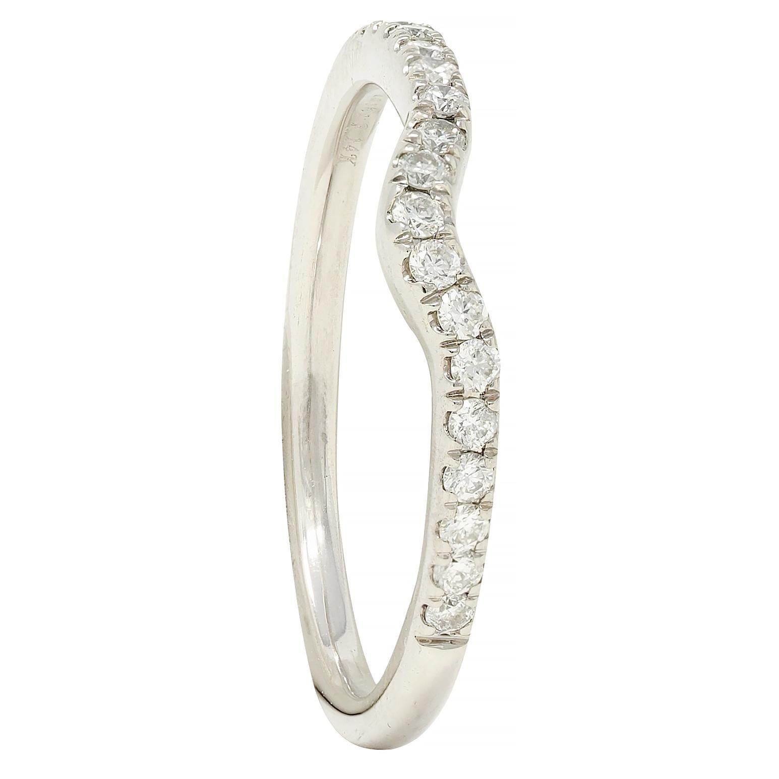 Contemporary Diamond 14 Karat Weißgold Contour Ehering im Angebot 4