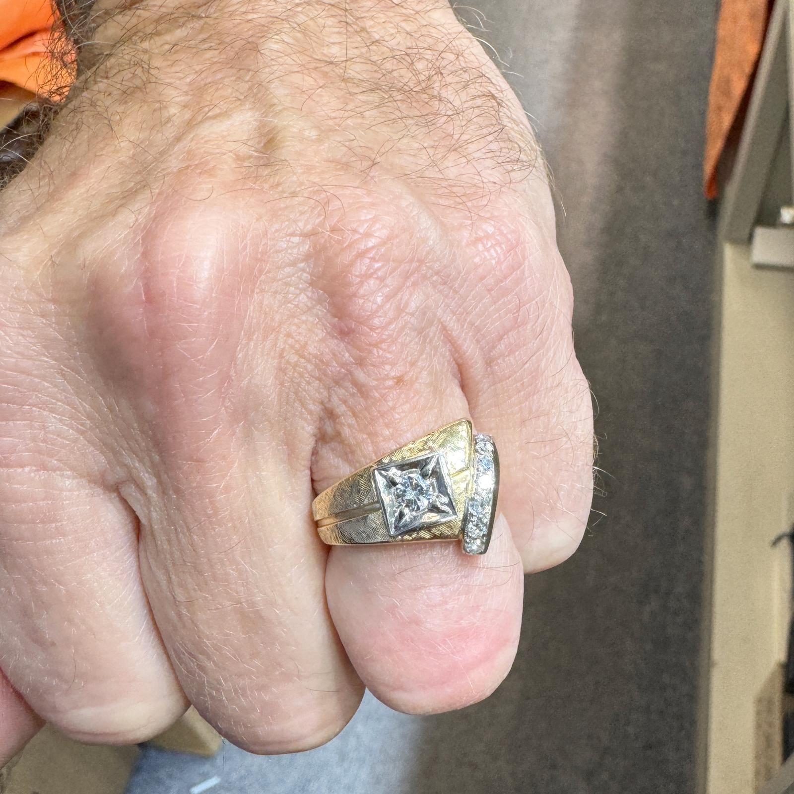 Contemporary Diamond 14 Karat Gelbgold Band Ring im Zustand „Hervorragend“ im Angebot in Boca Raton, FL