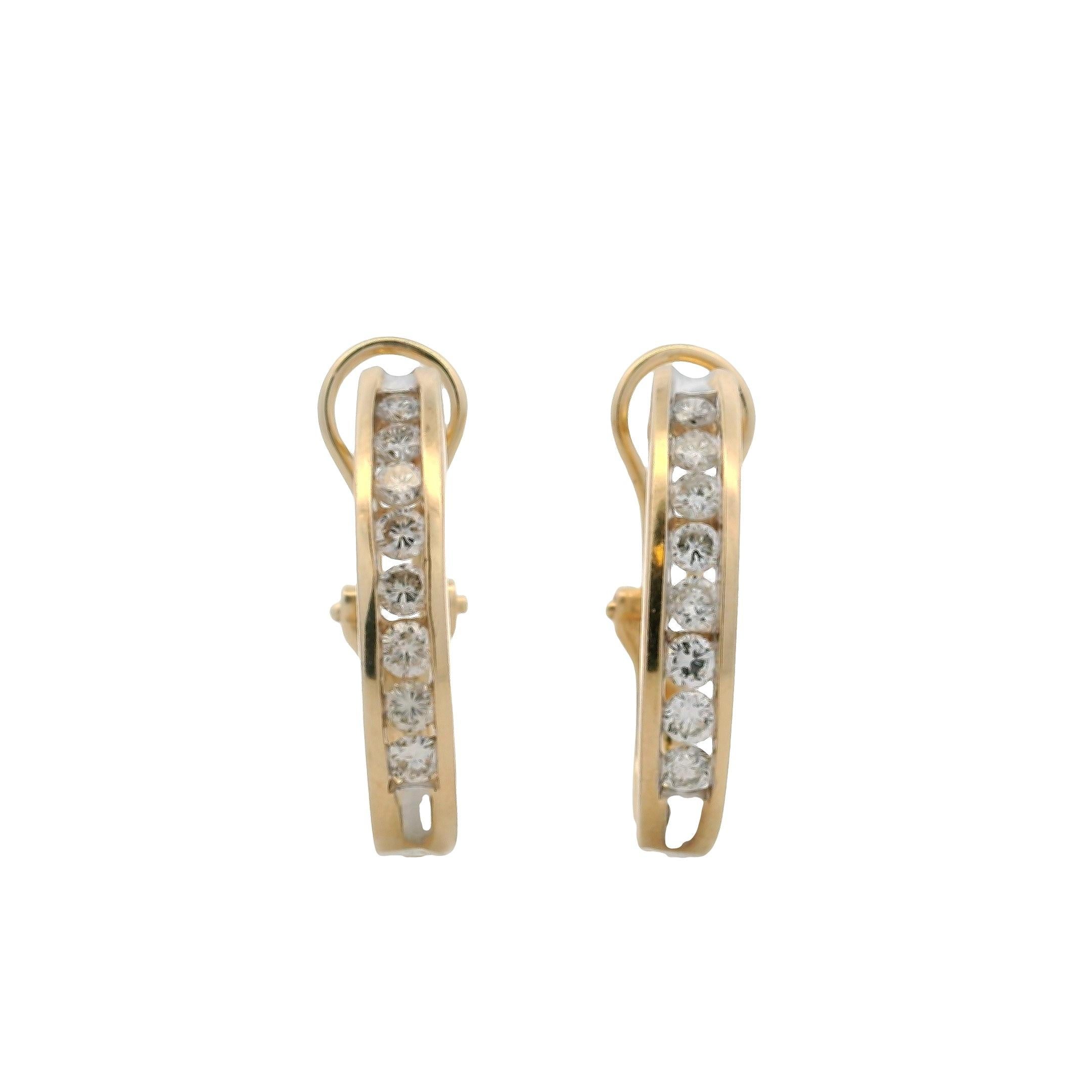 Pendientes de aro ovalados de oro amarillo de 14k con diamante contemporáneo y reverso omega en Bueno estado para la venta en Towson, MD