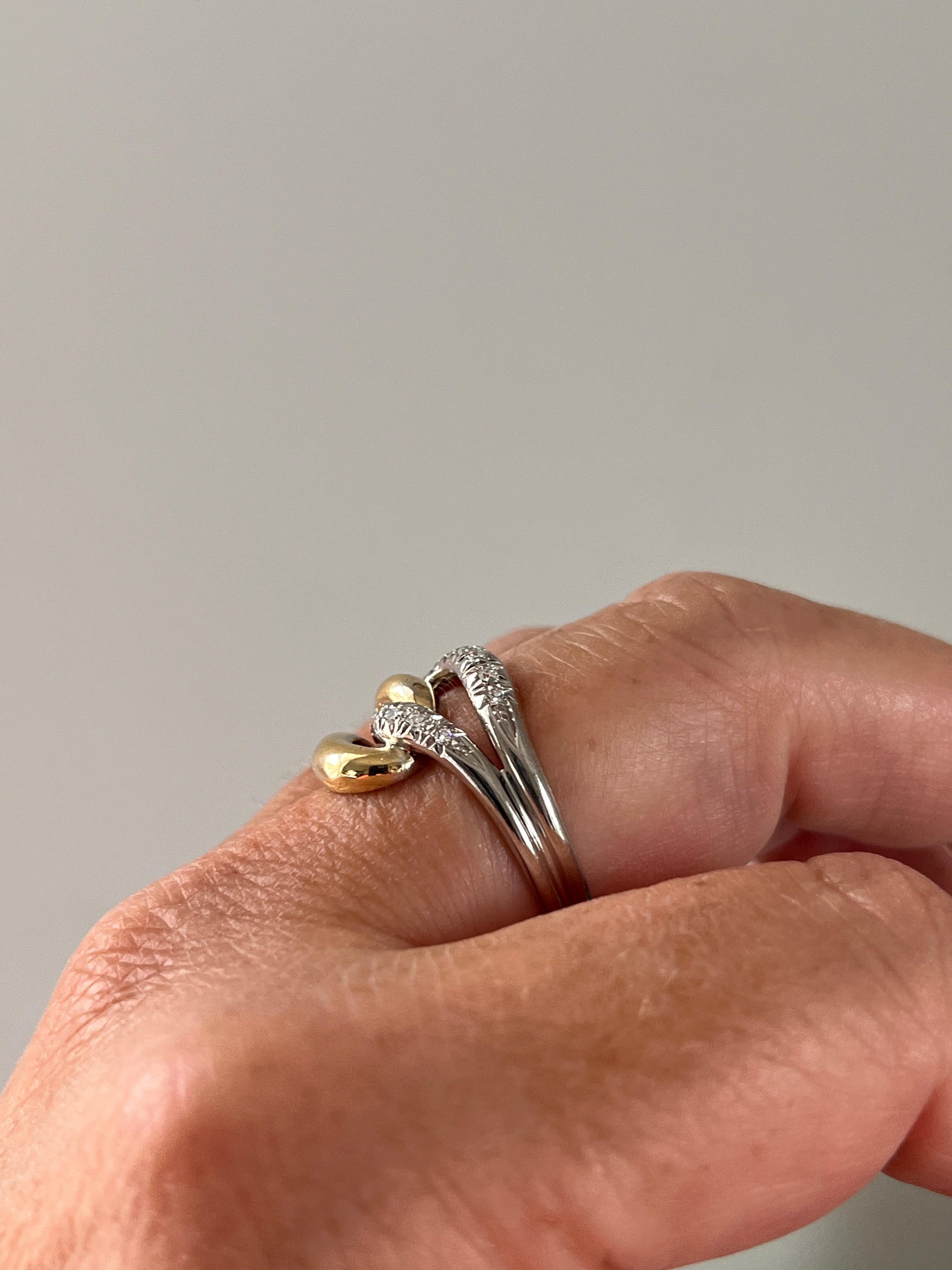 Contemporary Diamond 18k Two Tone Gold Knot Design Ring in vendita 4