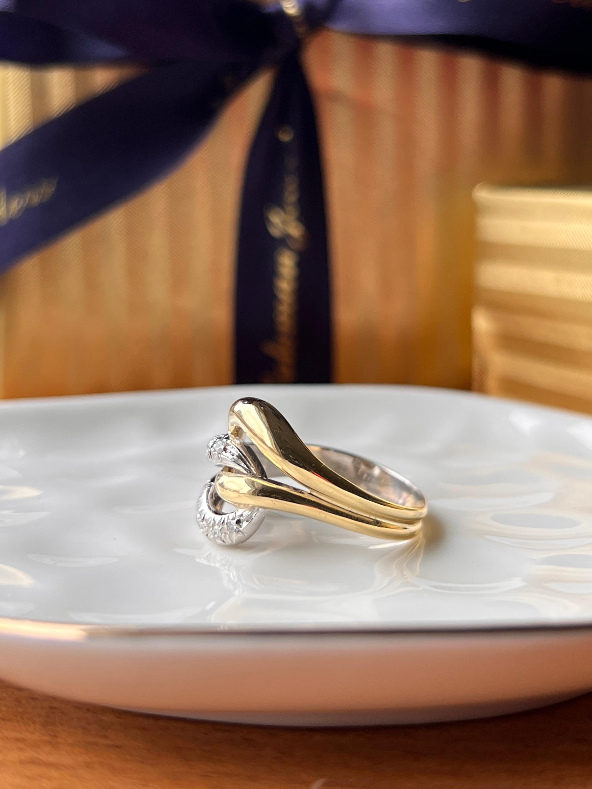 Contemporaneo Contemporary Diamond 18k Two Tone Gold Knot Design Ring in vendita