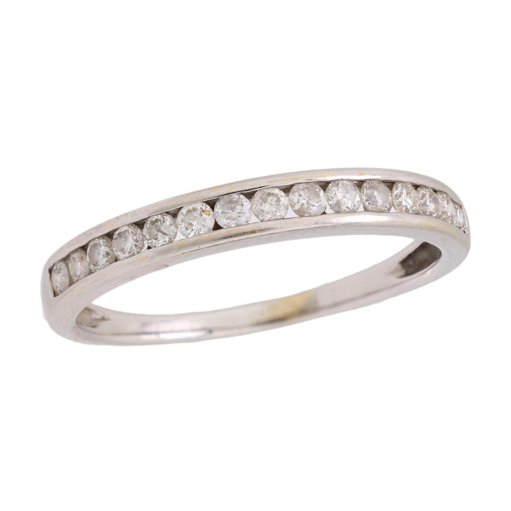 Contemporary diamond 18k yellow gold wedding band