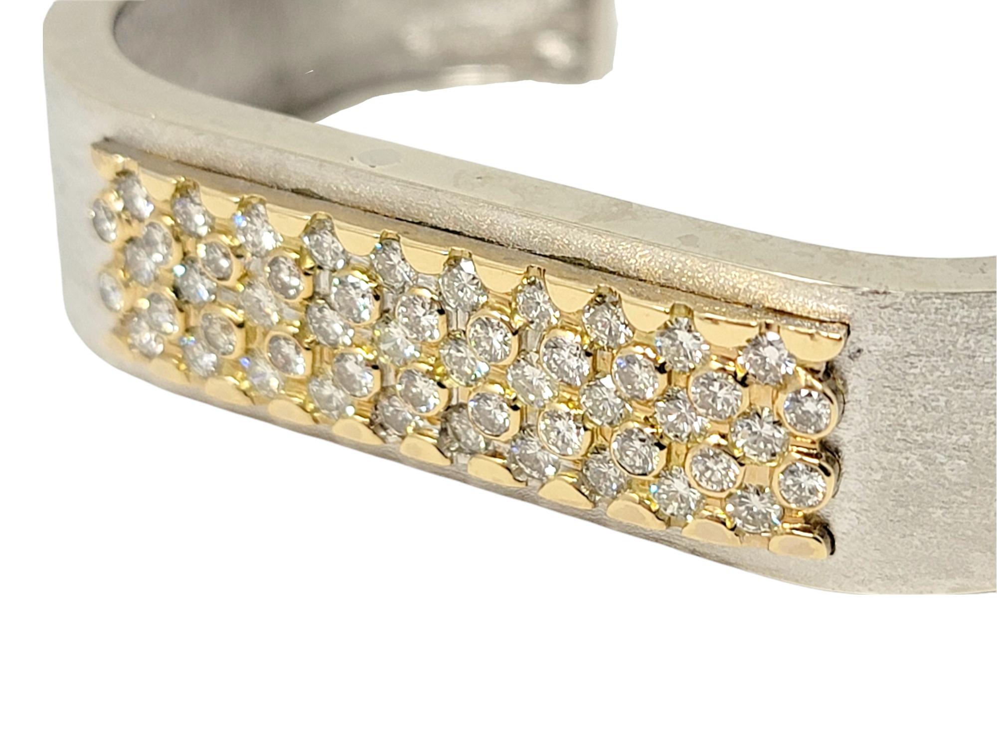 Zeitgenössisches Diamant-Manschettenarmband mit 5 Reihen aus gebürstetem 14 Karat zweifarbigem Gold Damen im Angebot