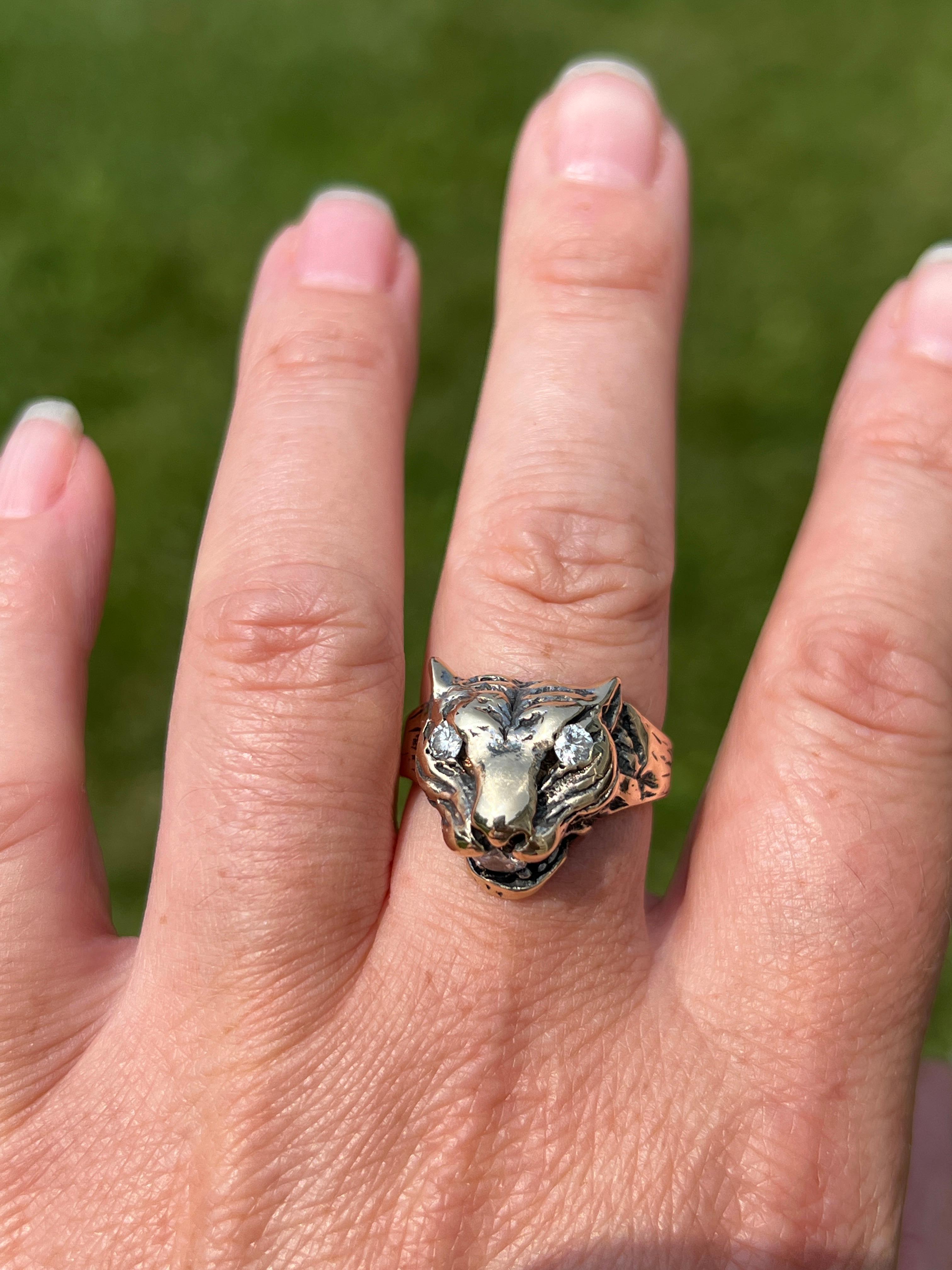 Anillo Contemporáneo con Diamantes y Cabeza de Tigre en Oro Amarillo de 14k en venta 5