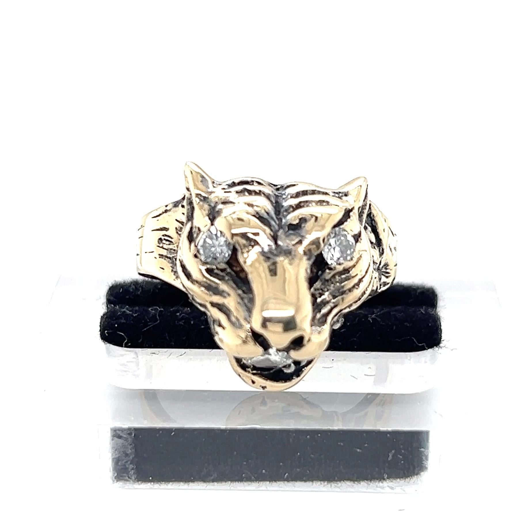 Anillo Contemporáneo con Diamantes y Cabeza de Tigre en Oro Amarillo de 14k en venta 1