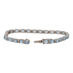 Bracciale contemporaneo con diamanti e acquamarine in oro bianco 18 carati