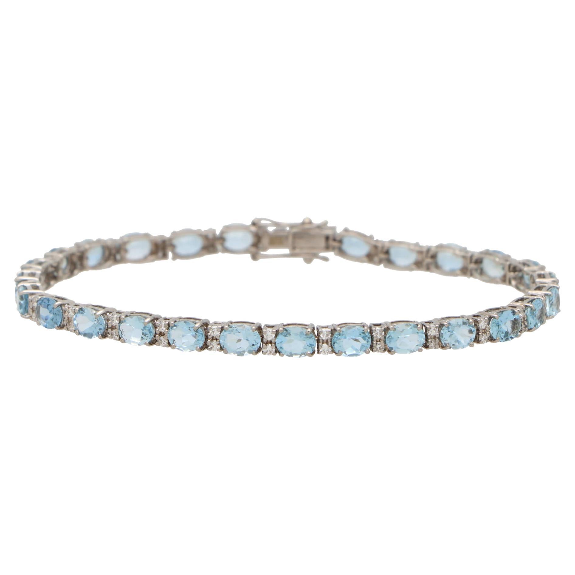 Contemporary Diamond and Aquamarine Bracelet in 18k White Gold For Sale
