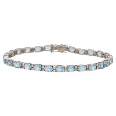 Contemporary Diamond and Aquamarine Bracelet in 18k White Gold