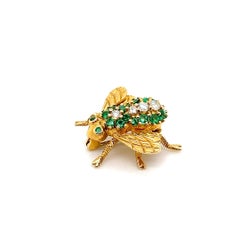 Contemporary Diamond and Emerald 18k Yellow Gold Bee Brooch 1980s