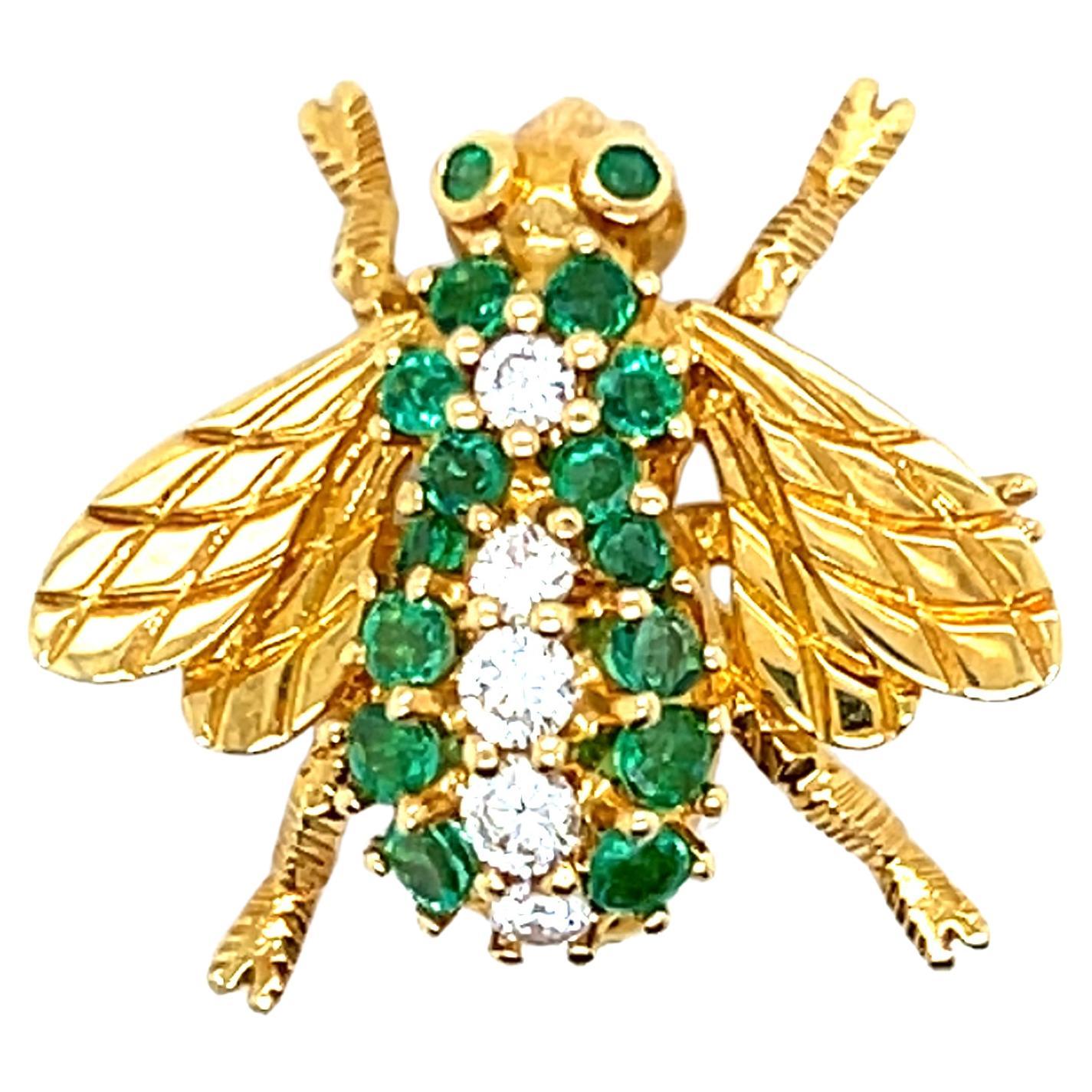Contemporary Diamond and Emerald 18k Yellow Gold Bee Brooch 1980s