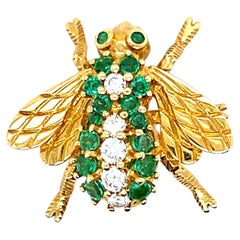 Contemporary Diamond and Emerald 18k Yellow Gold Bee Brooch 1980s