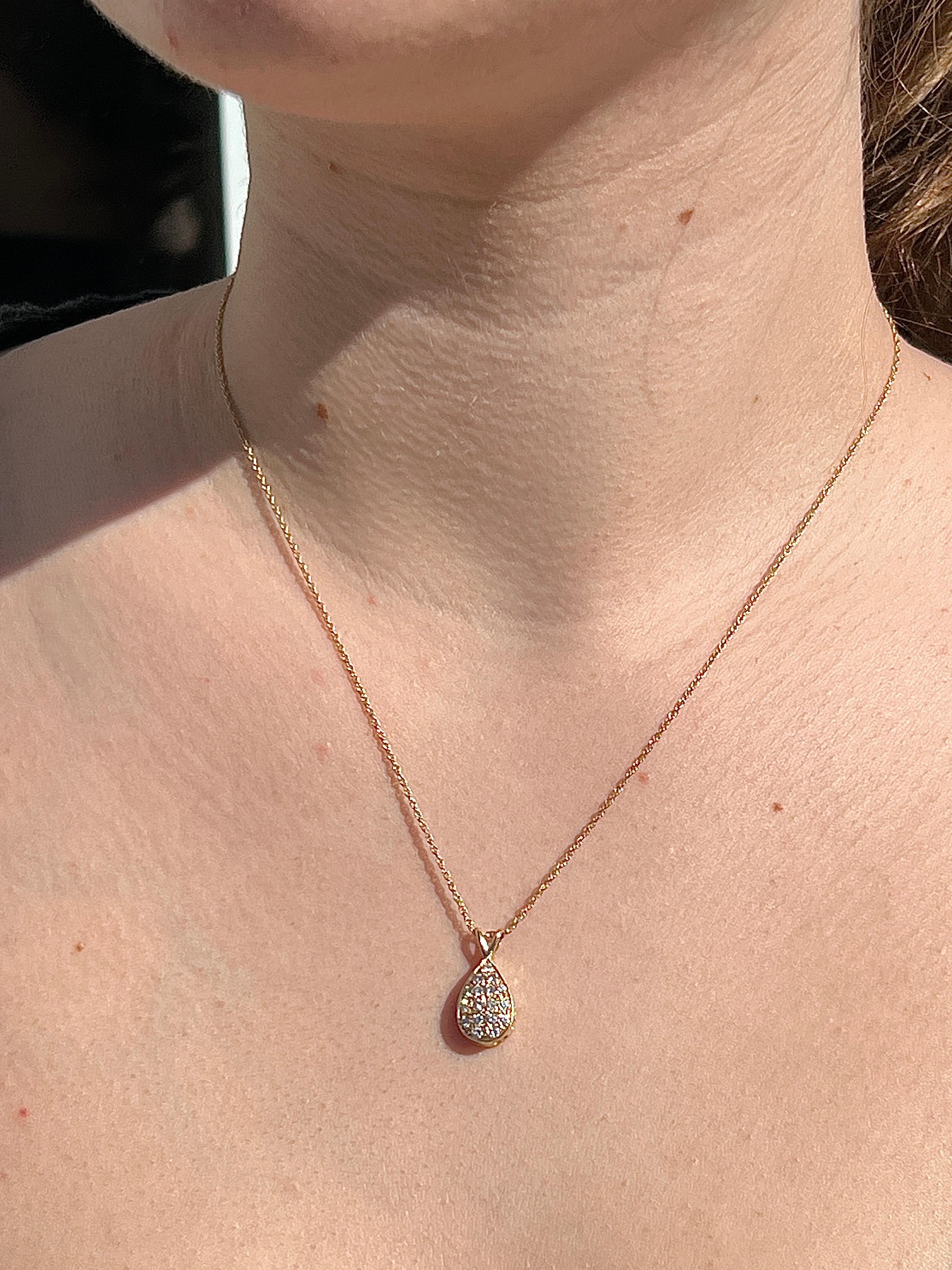 da uomo o donna Collana con ciondolo a goccia in oro e diamanti in stile contemporaneo in vendita