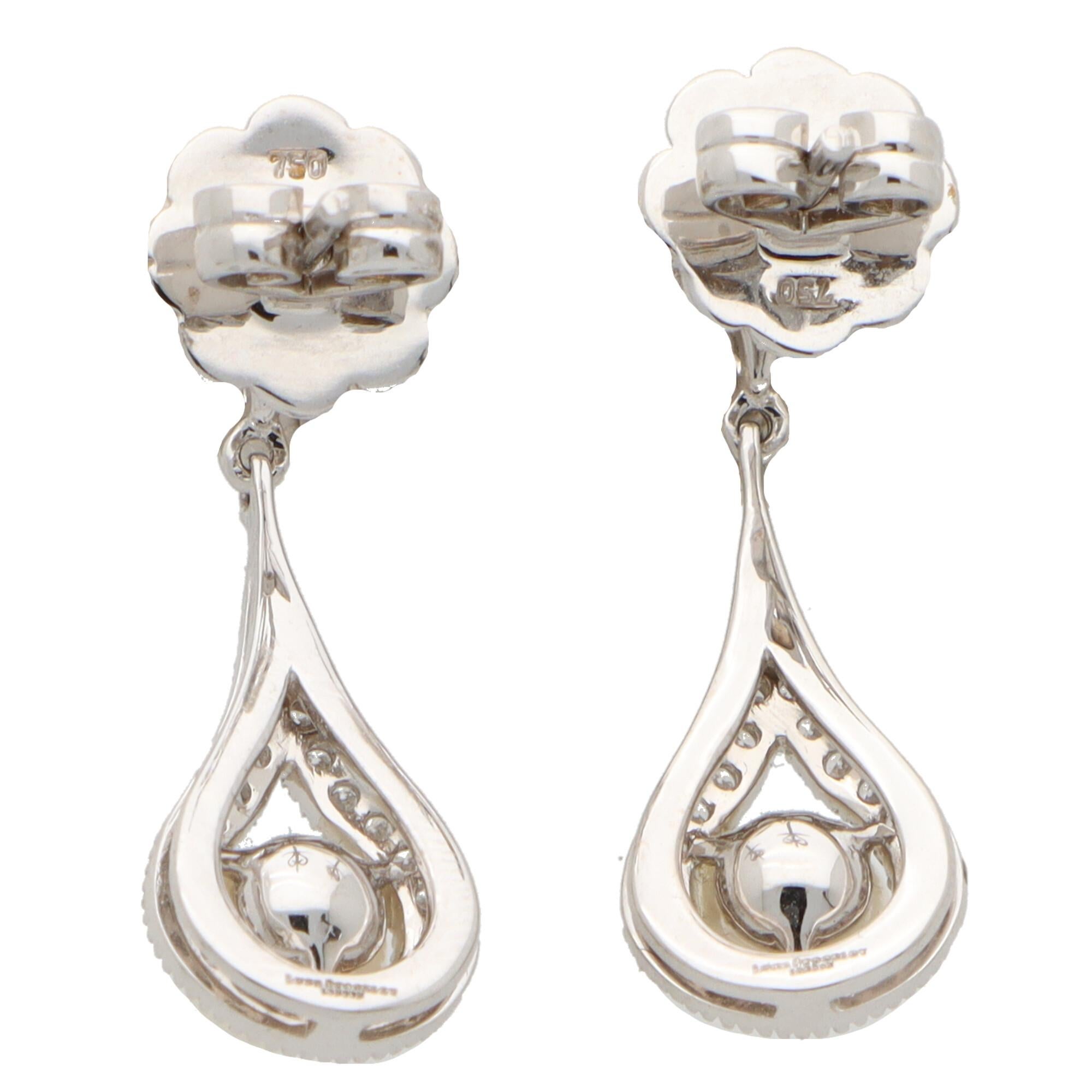 Contemporary Diamond and Pearl Drop Earrings Set in 18k White Gold In Good Condition In London, GB