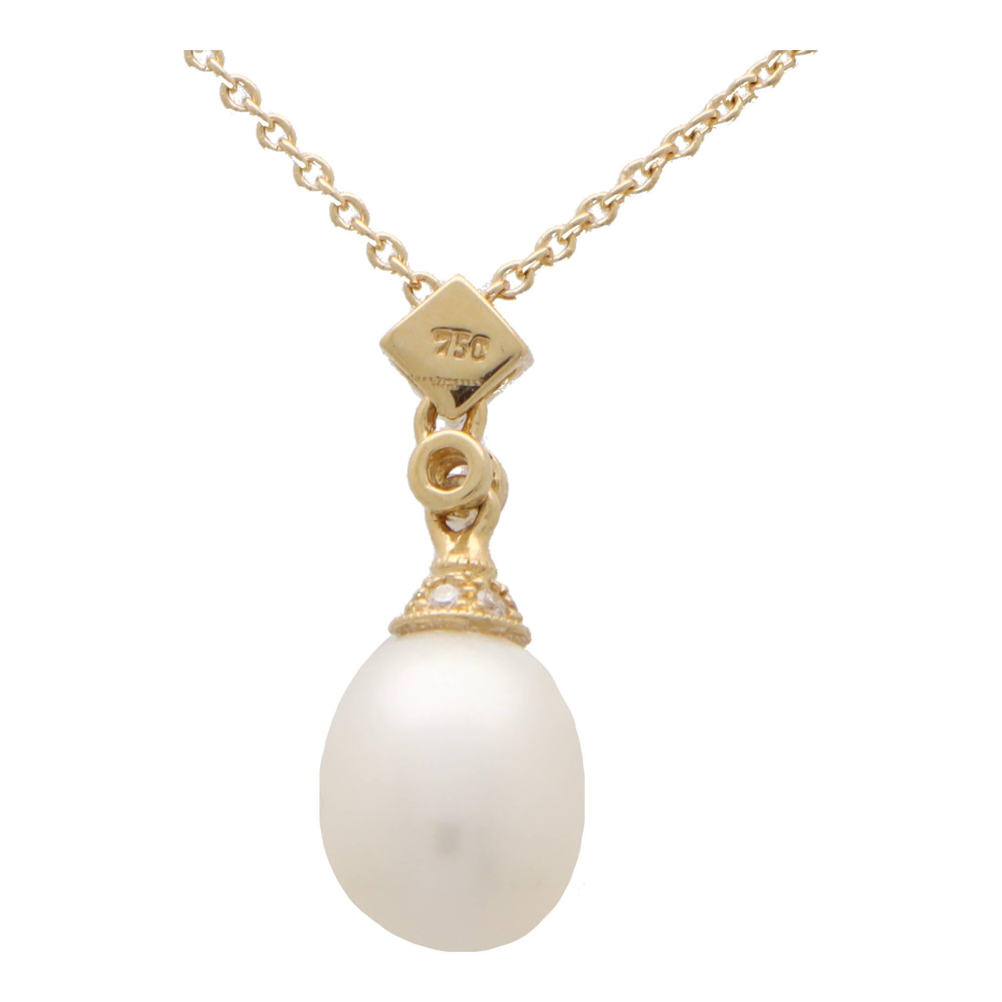 Women's or Men's Contemporary Diamond and Pearl Drop Pendant Necklace Set in 18k Yellow Gold For Sale