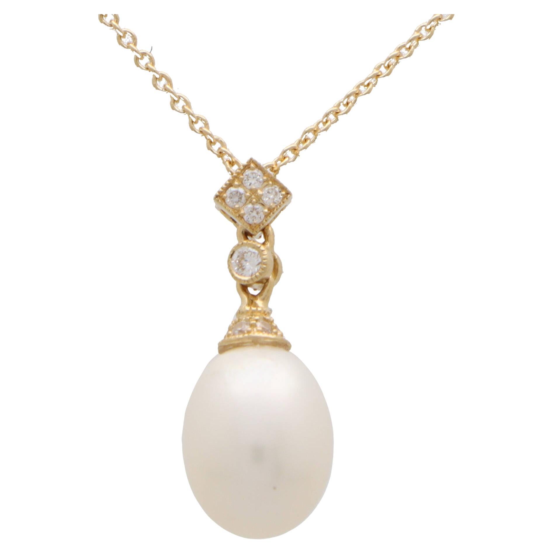 Contemporary Diamond and Pearl Drop Pendant Necklace Set in 18k Yellow Gold For Sale