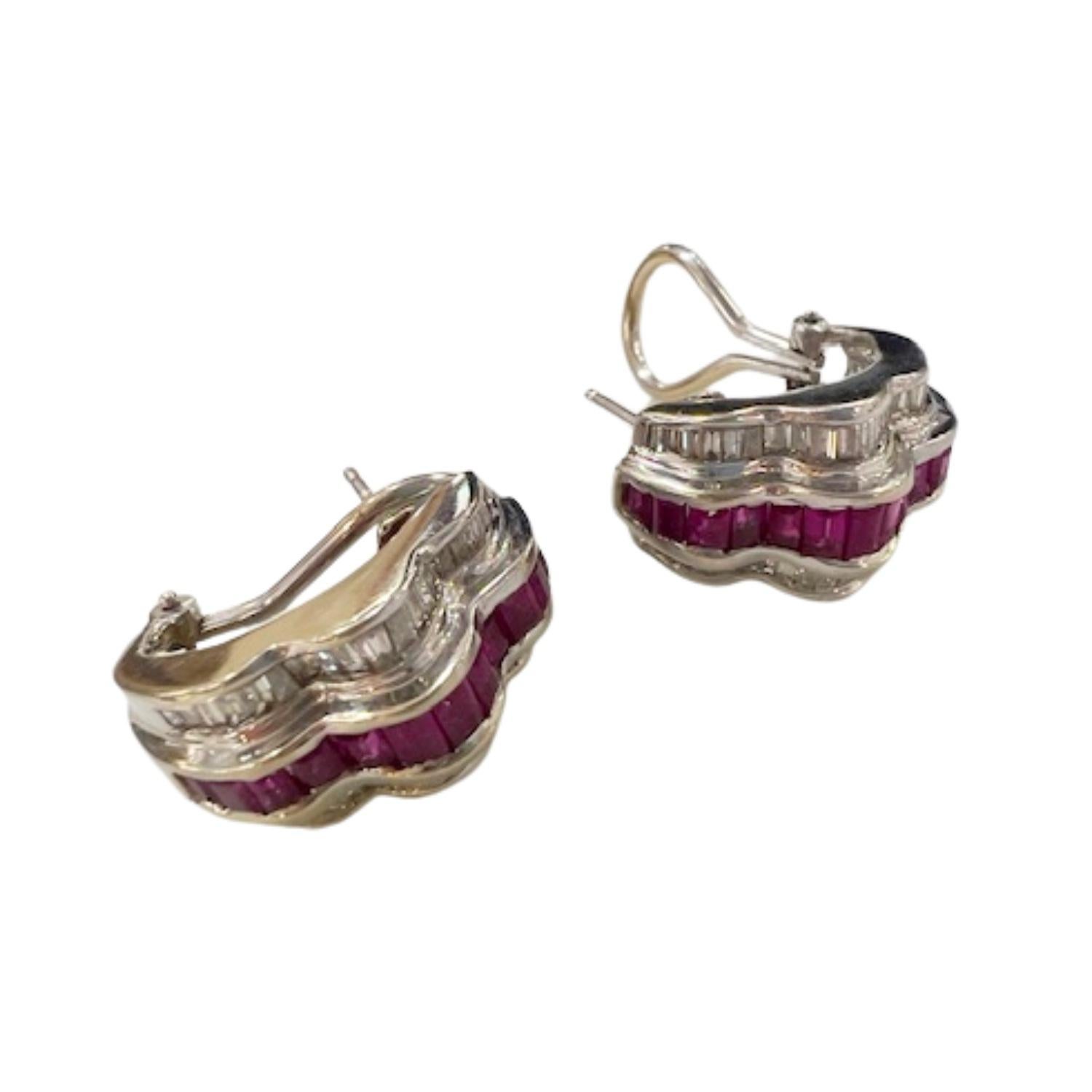 Contemporary Diamond and Ruby 18K Gold Earrings In Good Condition In MADRID, ES