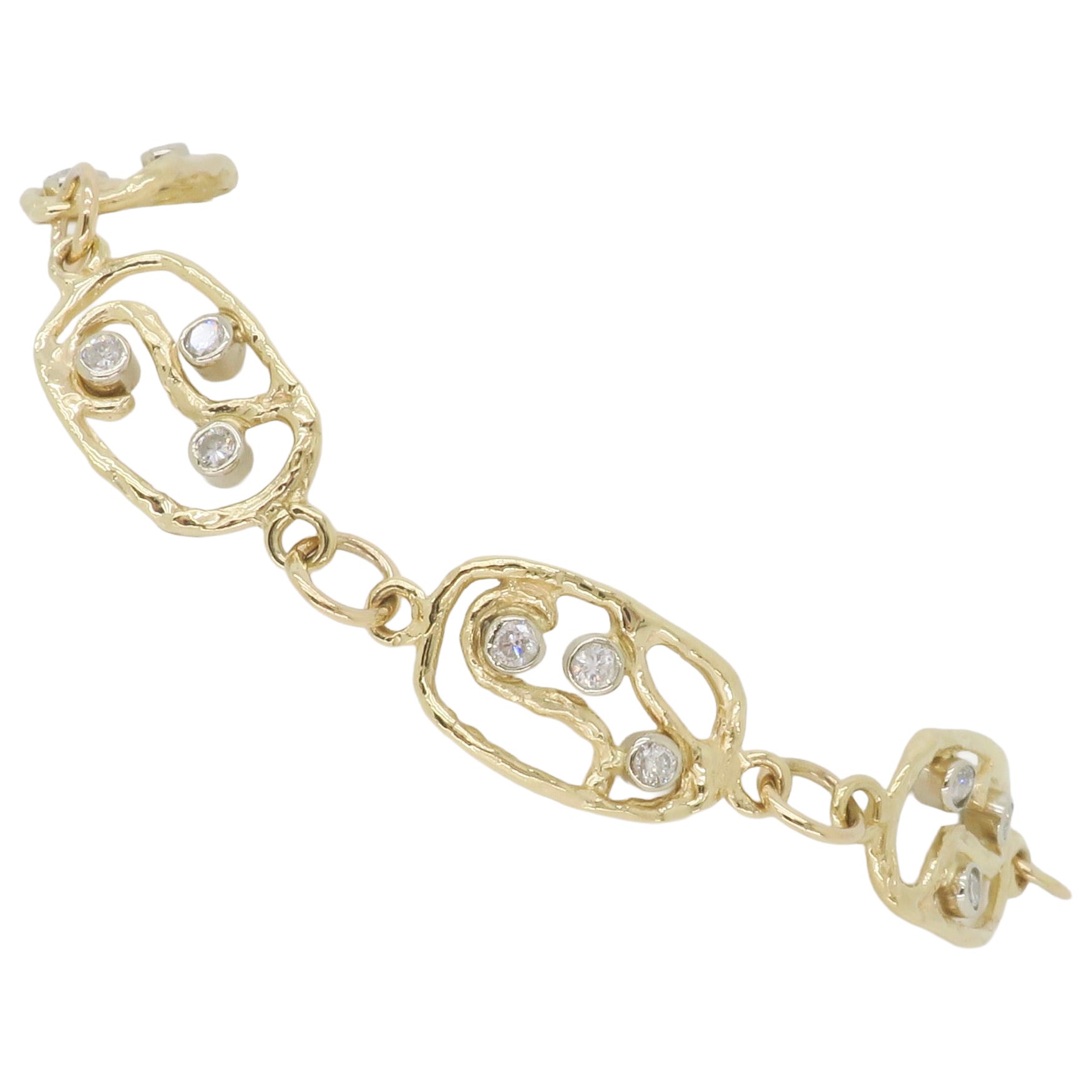 Contemporary Diamond Bracelet Crafted in Yellow Gold For Sale
