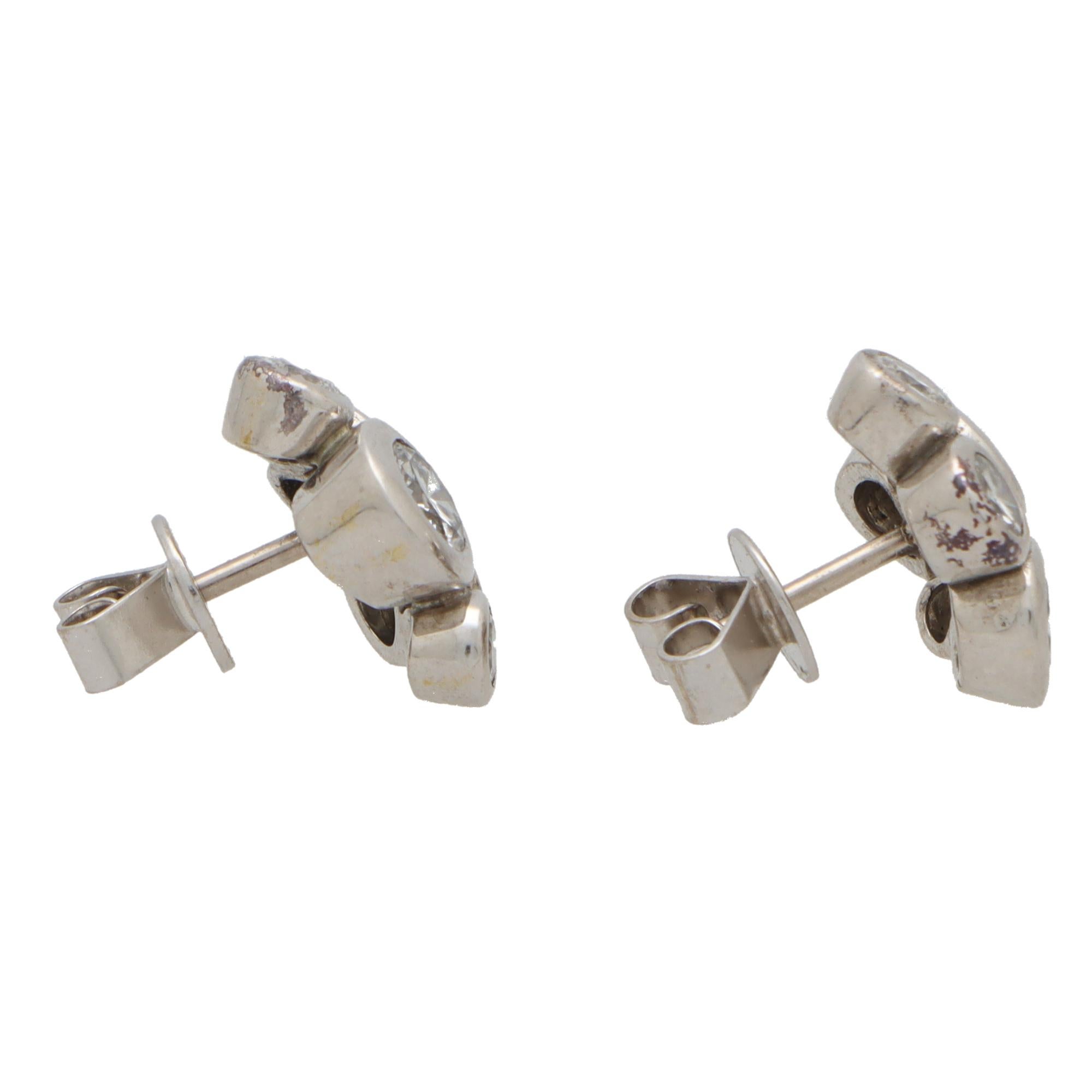 Contemporary Diamond Bubble Cluster Earrings Set in 18k White Gold In New Condition In London, GB