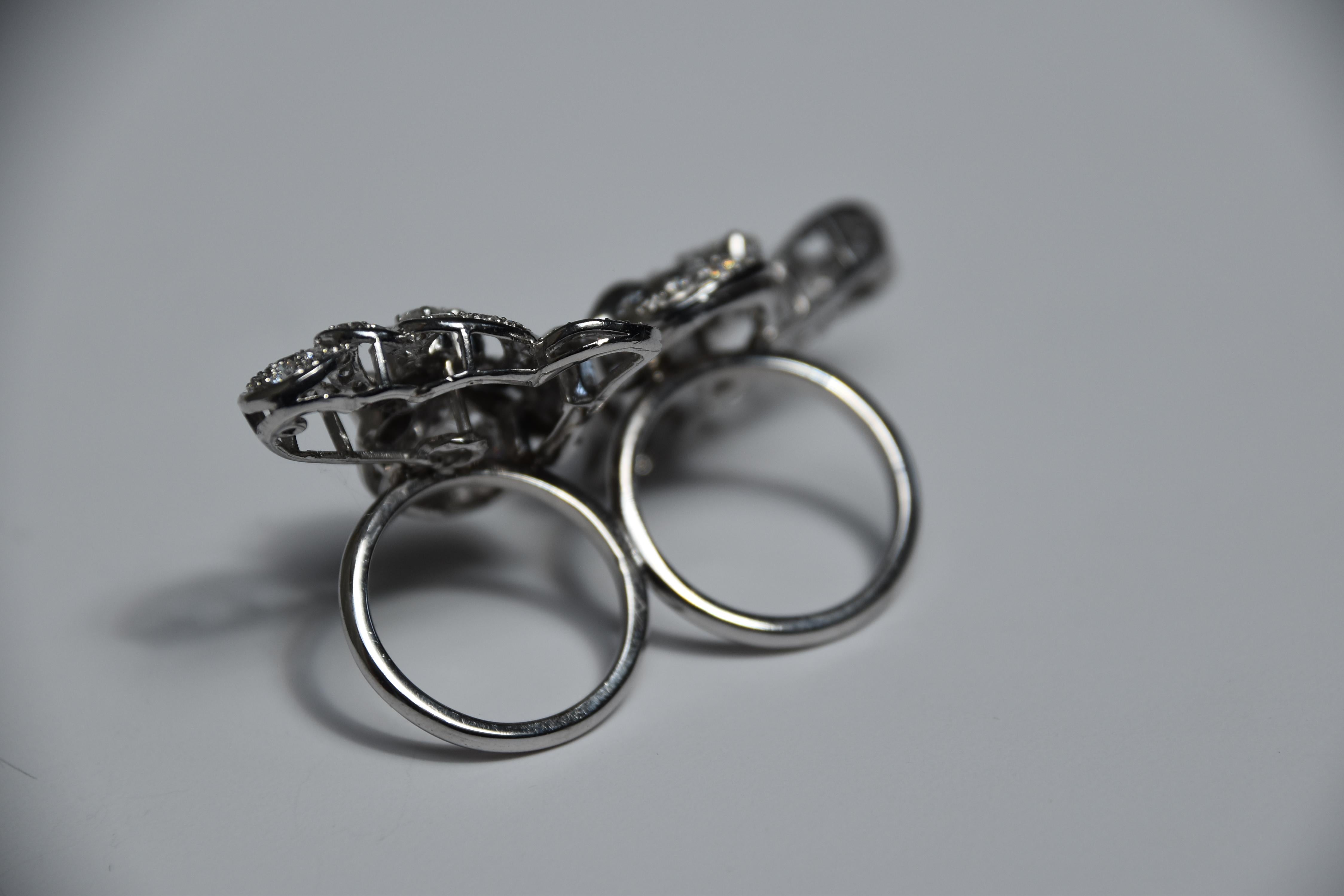 Anello a farfalla con diamante in stile contemporaneo in vendita 2