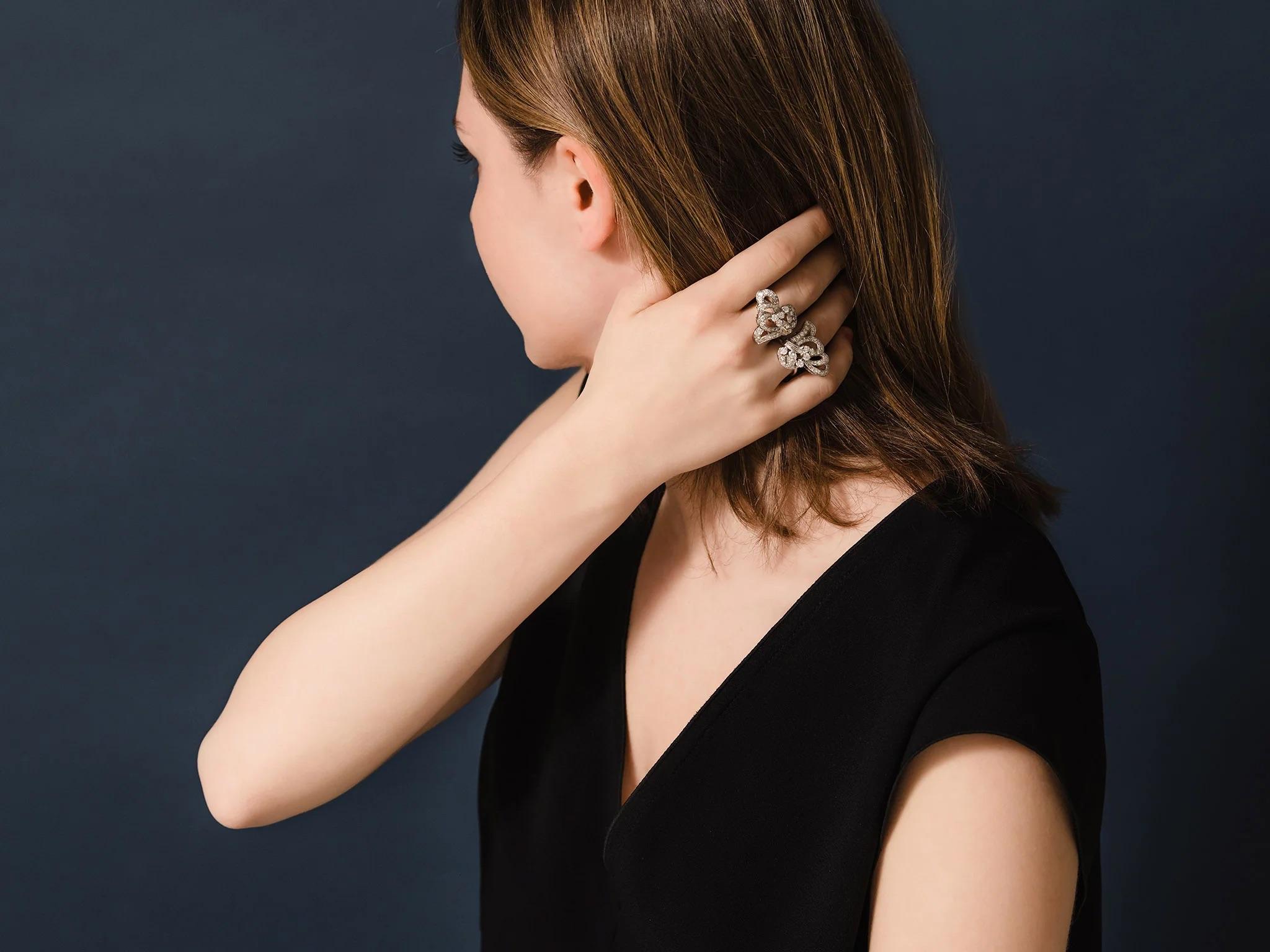 Anello a farfalla con diamante in stile contemporaneo in vendita 3