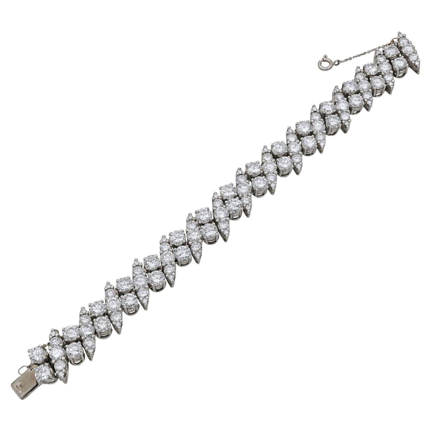 Pulsera de Tenis Eternity Contemporánea con Diamantes en forma de Cruz en venta