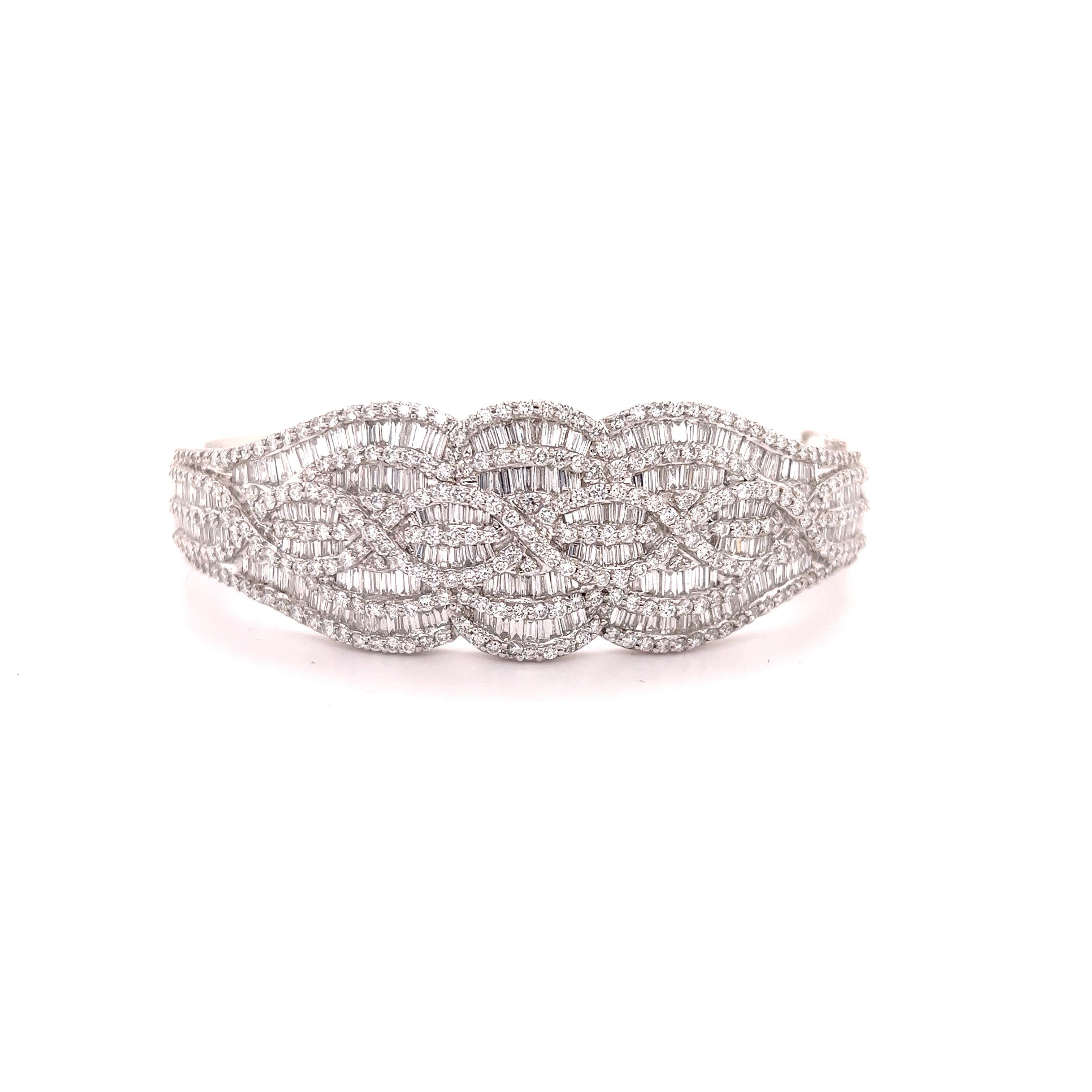 Contemporary Diamond Cuff Bracelet 18k White Gold 15.01 Ct 2