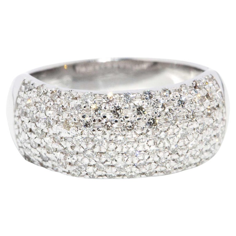 Bague contemporaine à dôme en diamant or blanc 18 carats En
