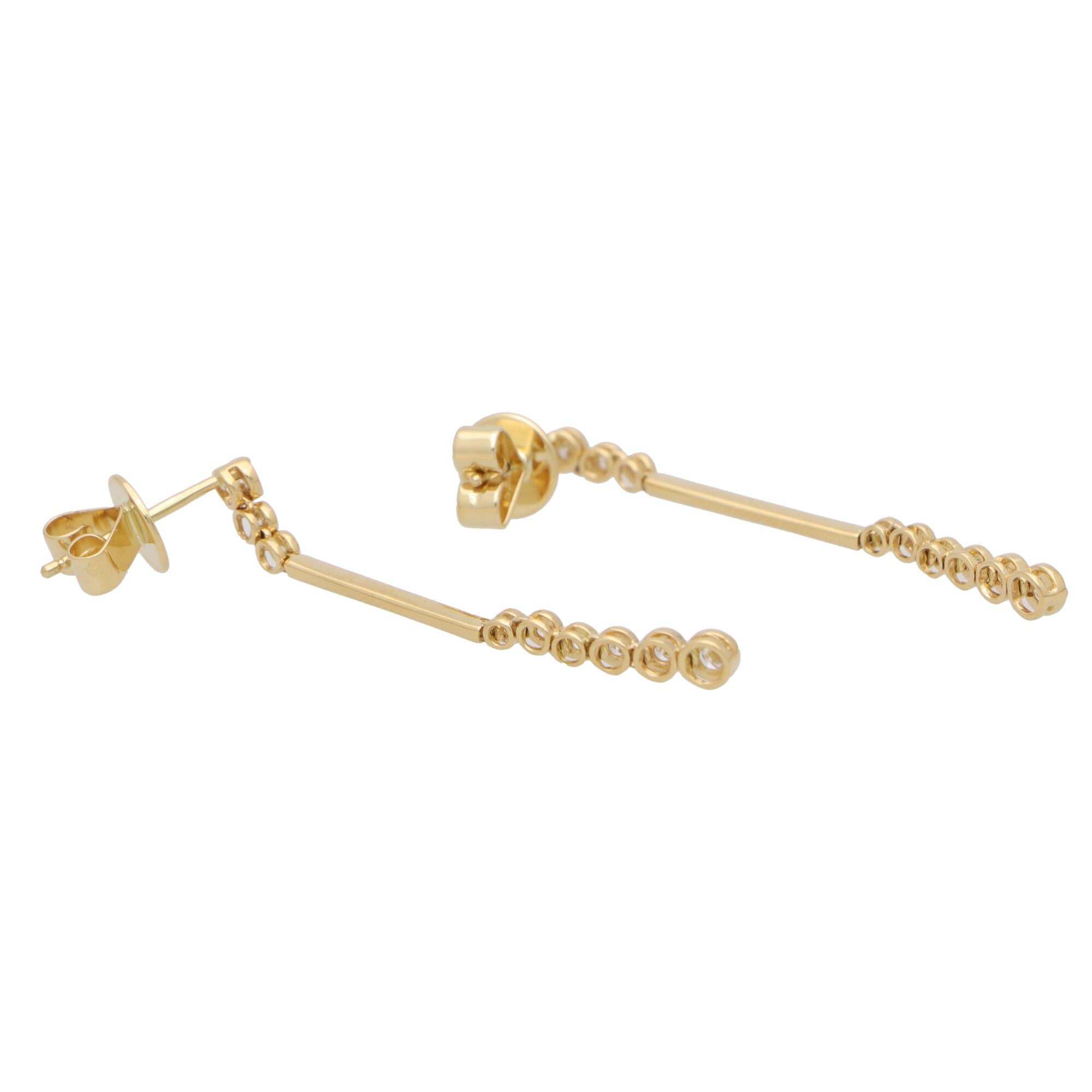 Boucles d'oreilles pendantes contemporaines en or jaune 18 carats avec diamants Unisexe en vente