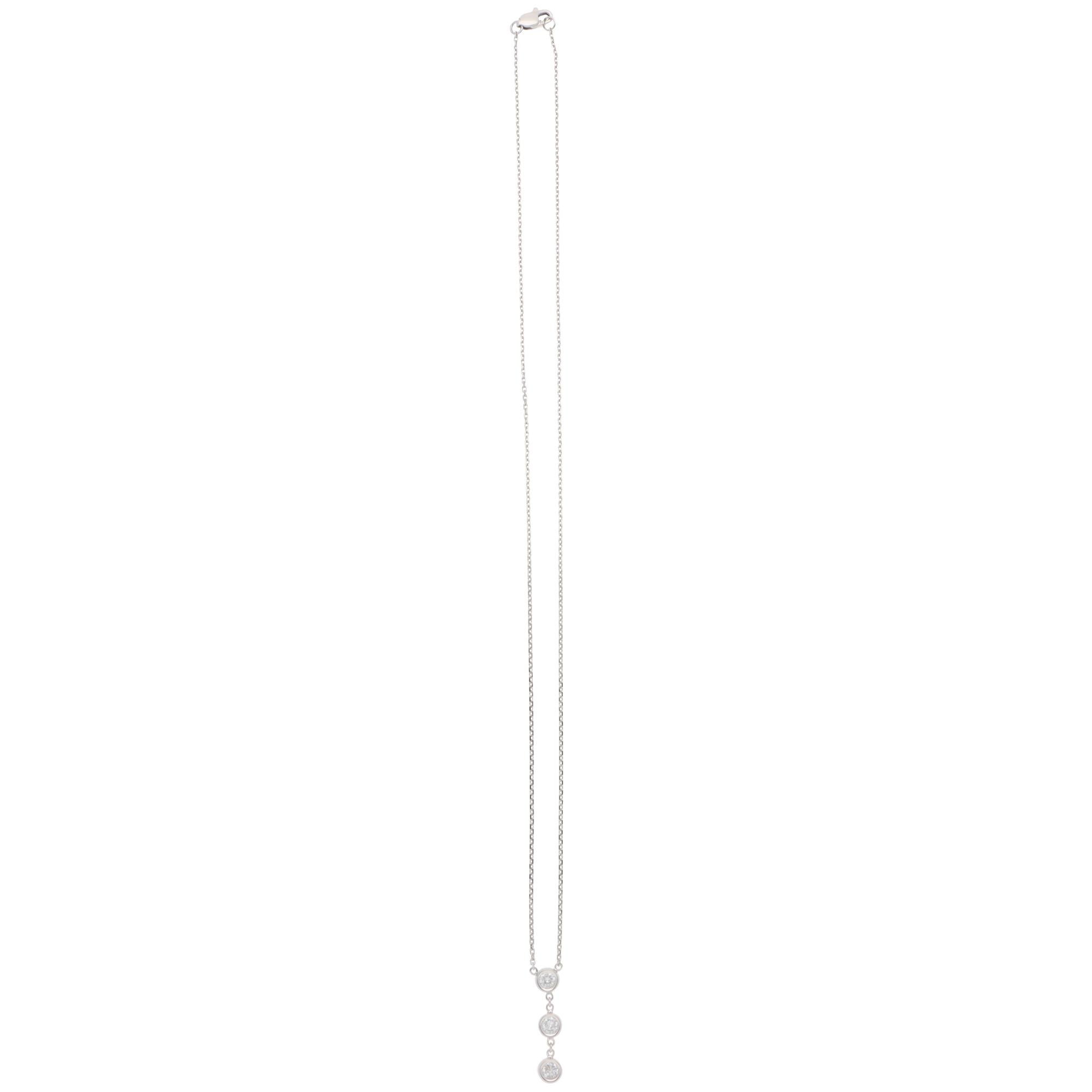 Moderno Collana con ciondolo a goccia con diamante Contemporary in oro bianco in vendita